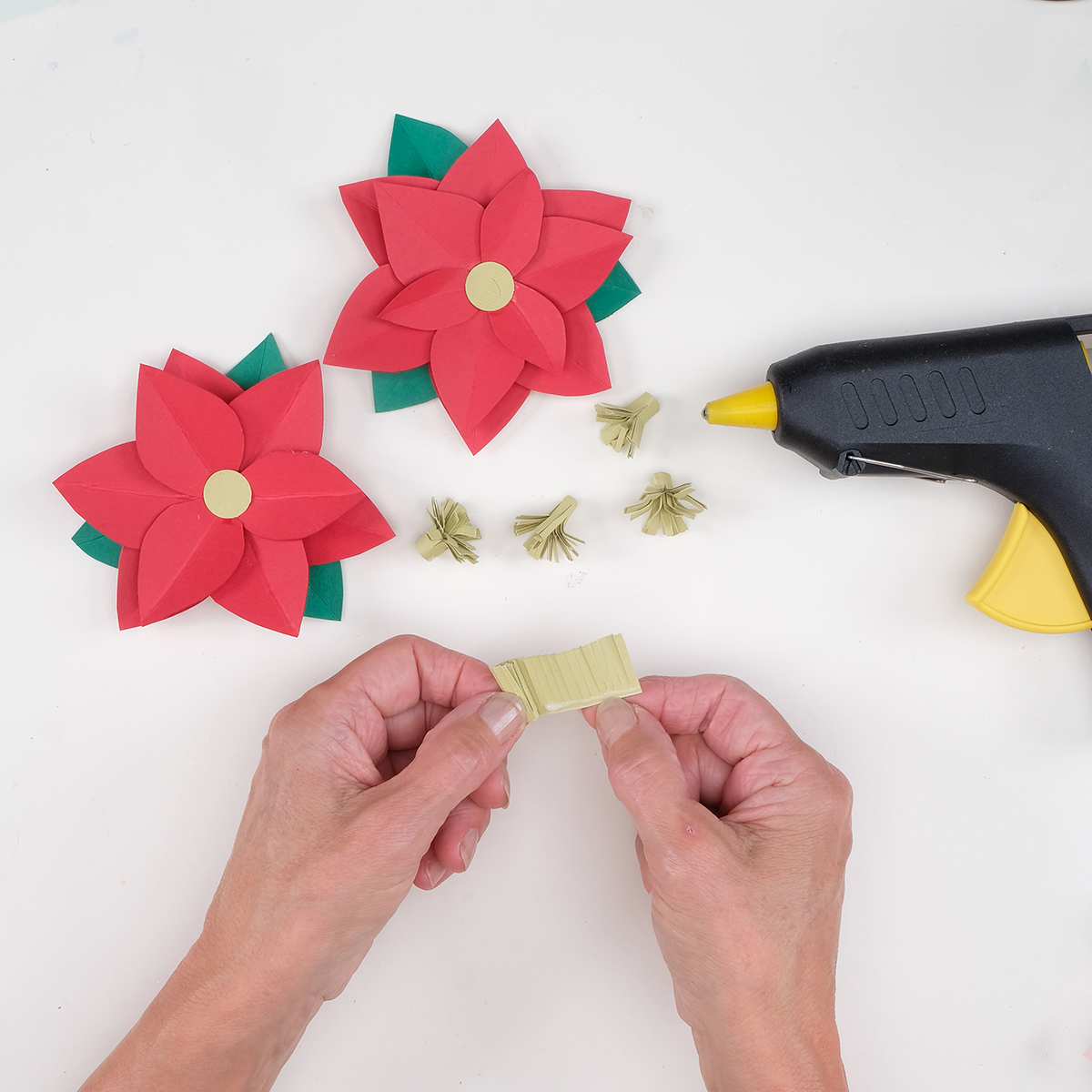 How-to-make-a-poinsettia-wreath-step-5