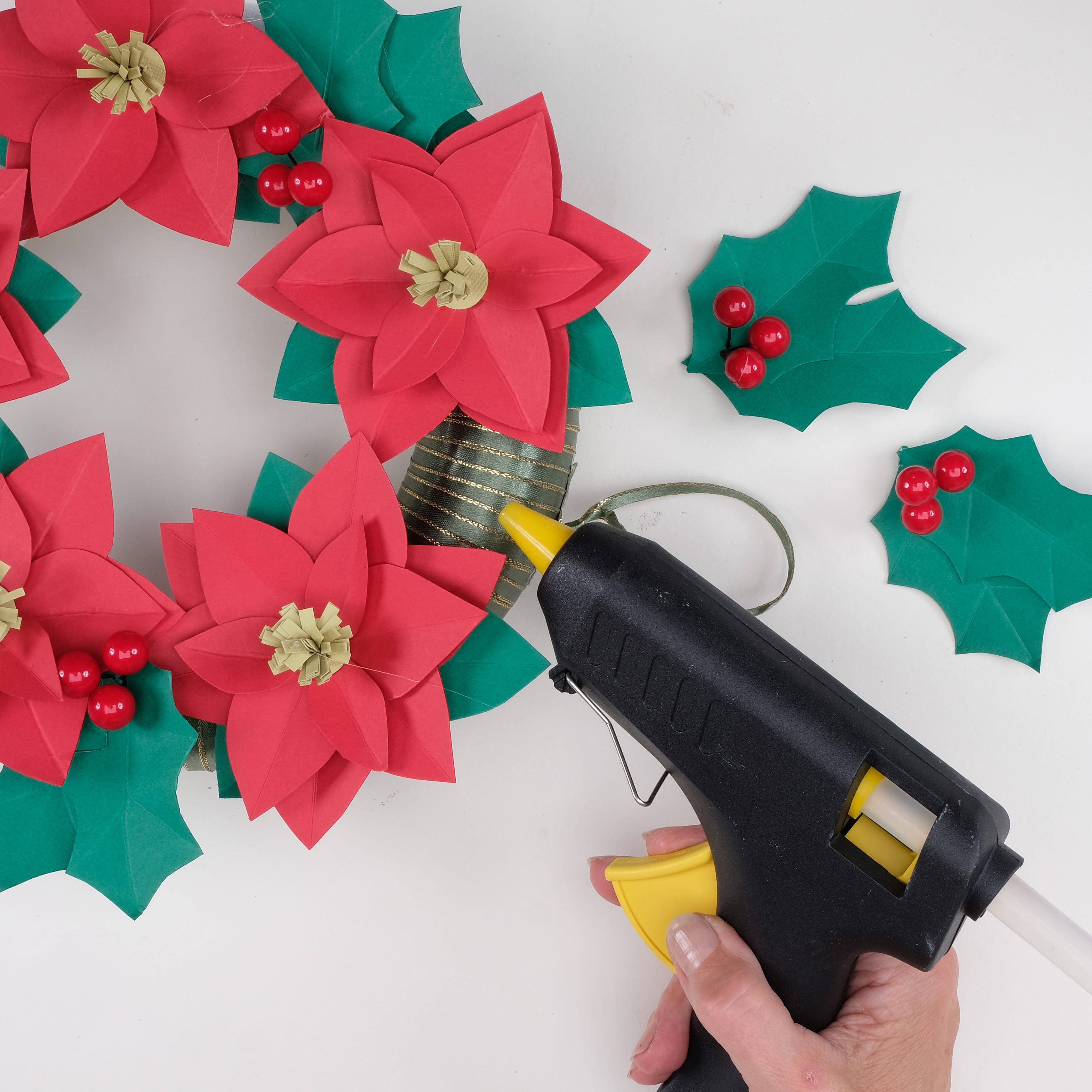 How to make a poinsettia wreath