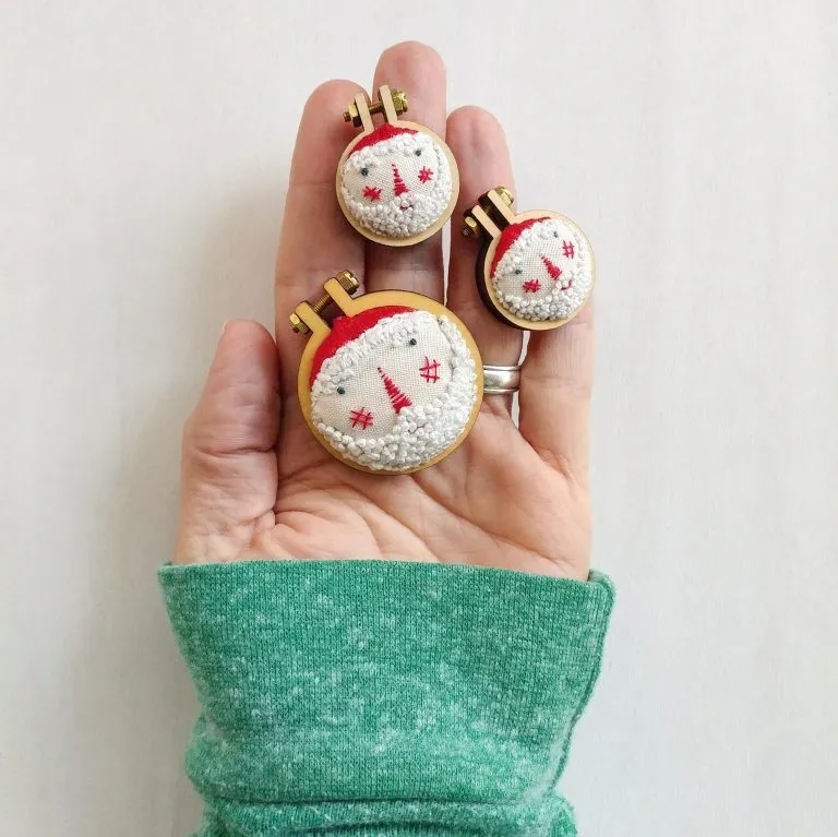 Christmas decorations to sew – mini Santa embroidery designs