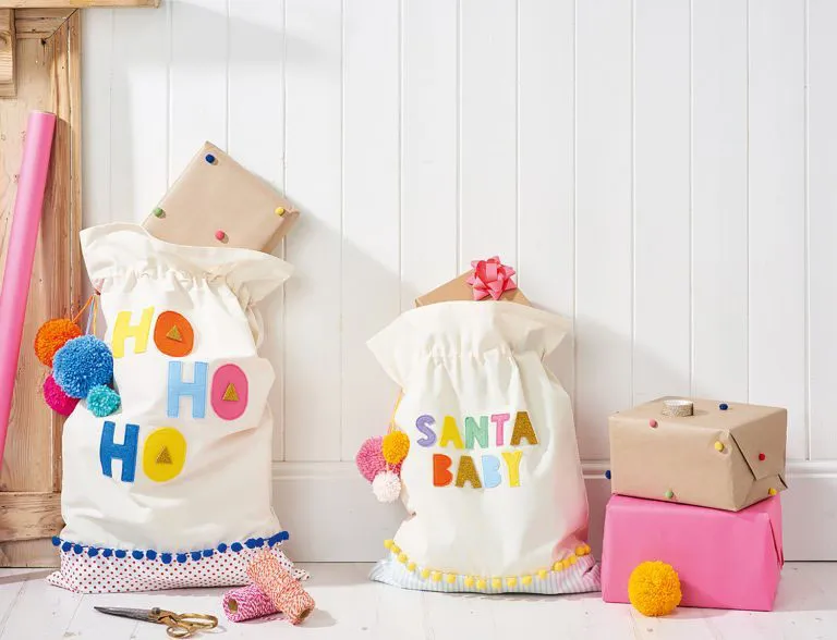 Christmas decorations to sew – pom pom santa sacks