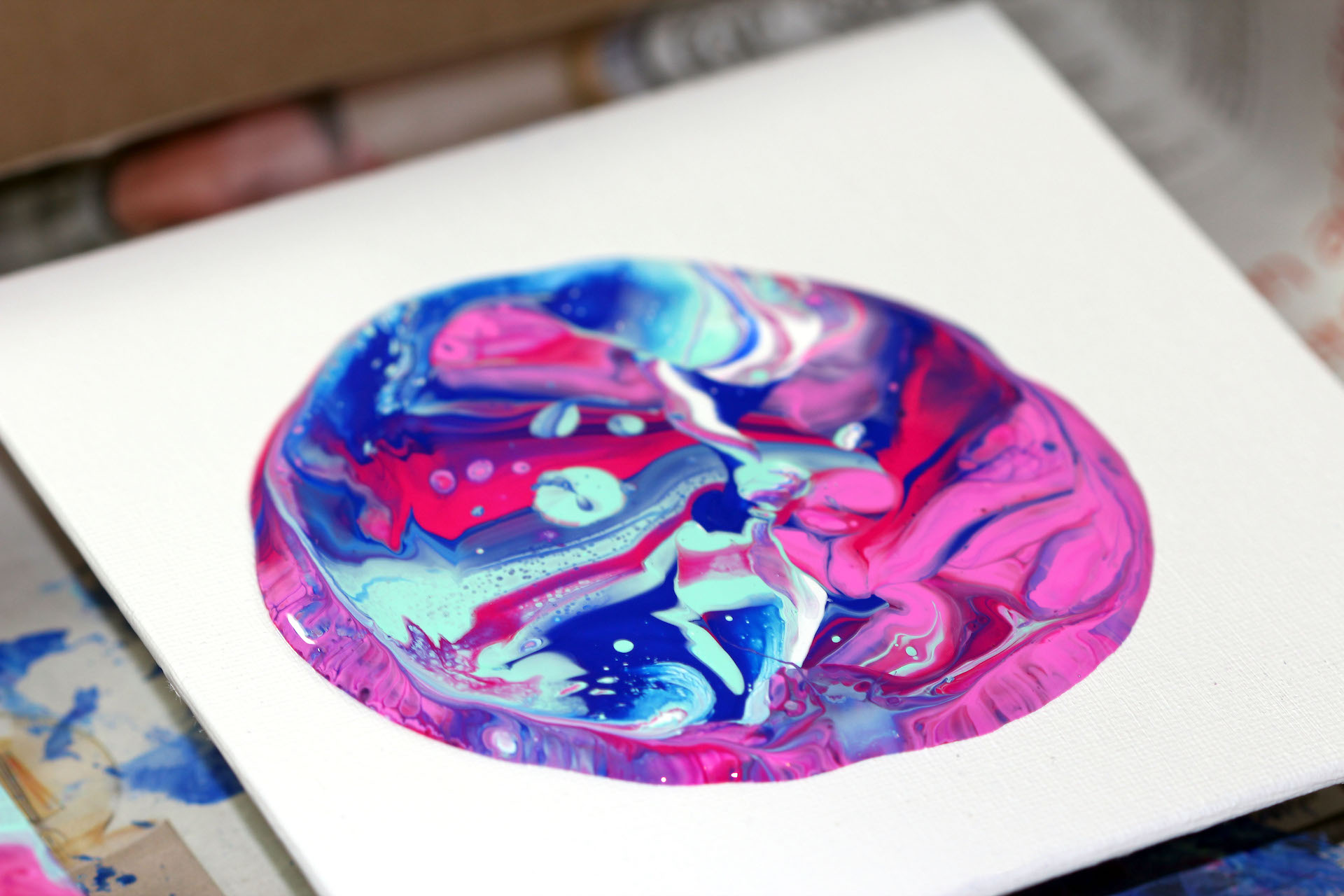 Acrylic pouring for beginners – step 9