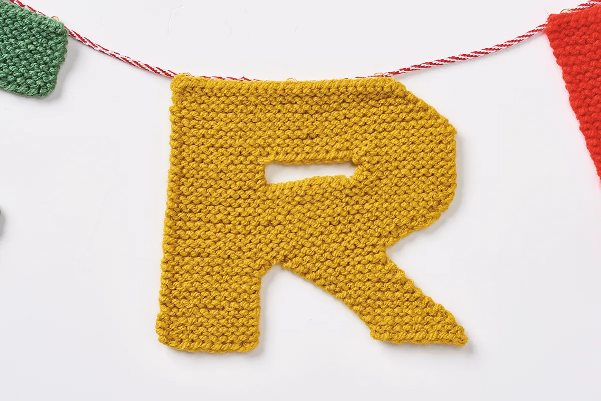 knitted bunting R
