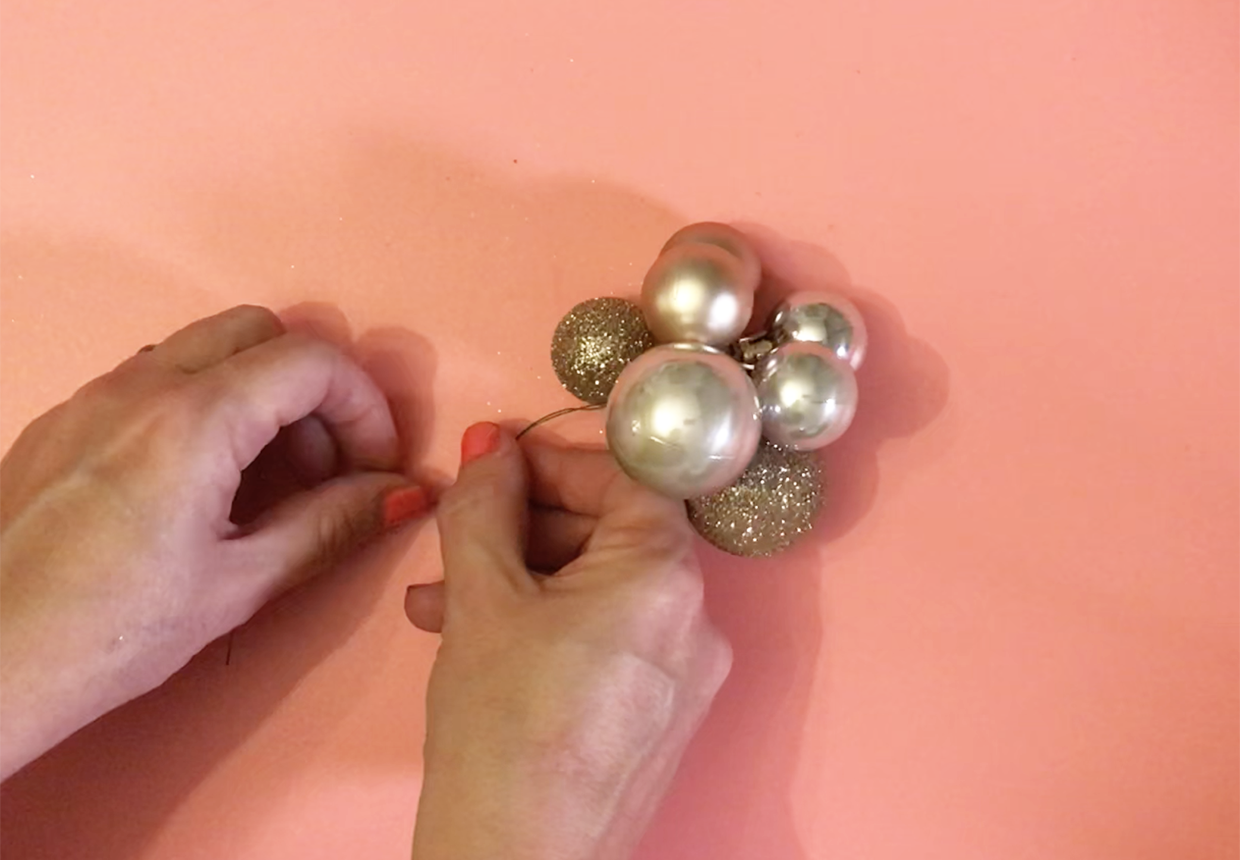 How to make a bauble wreath step 5