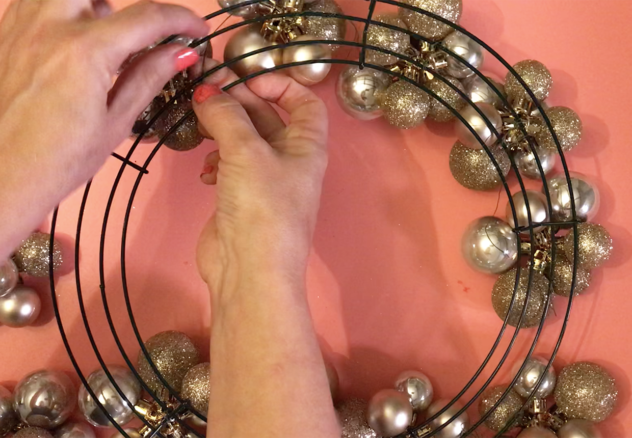 How to make a bauble wreath step 8