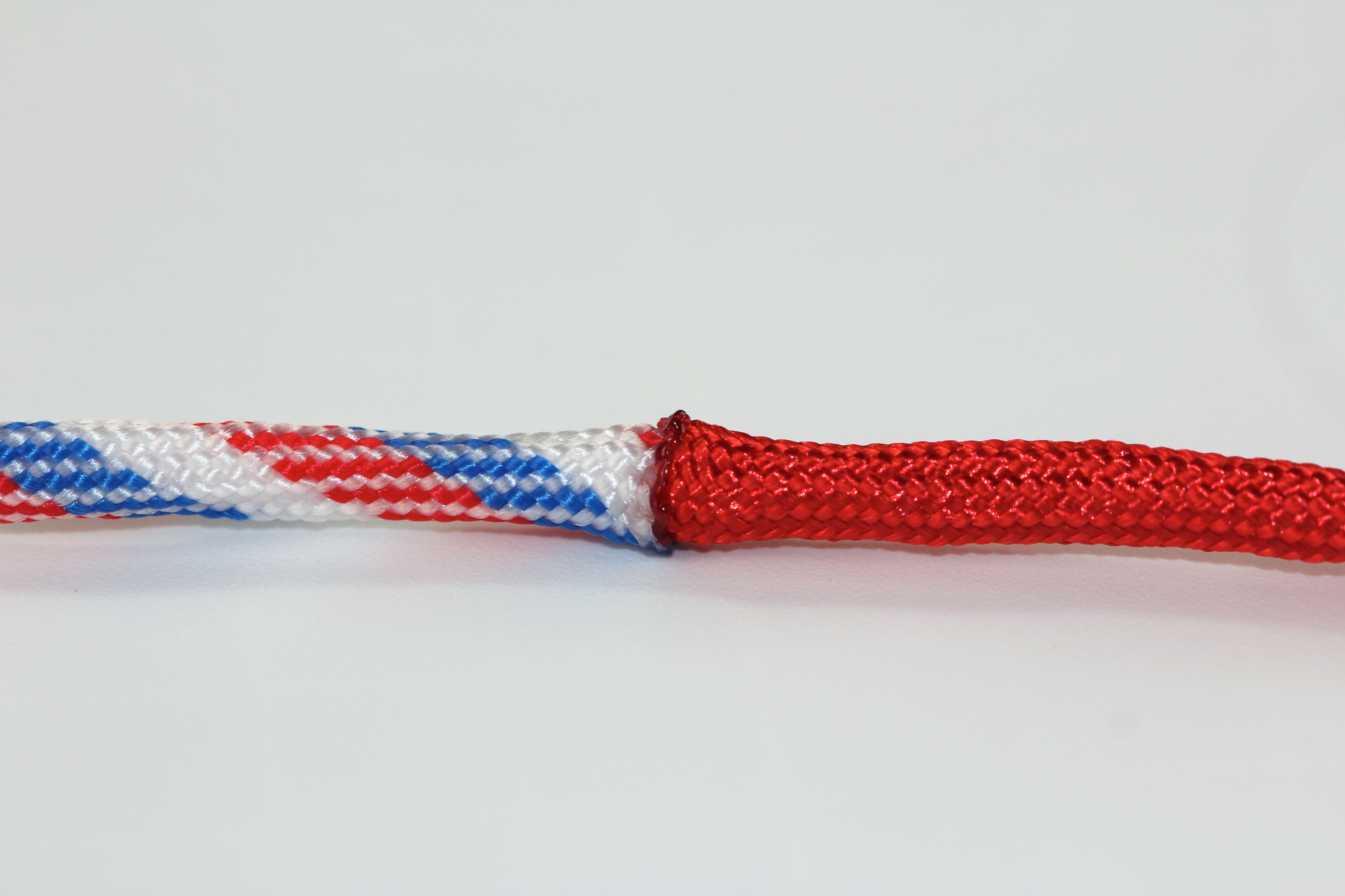 How to make a paracord bracelet with two colours – step 2