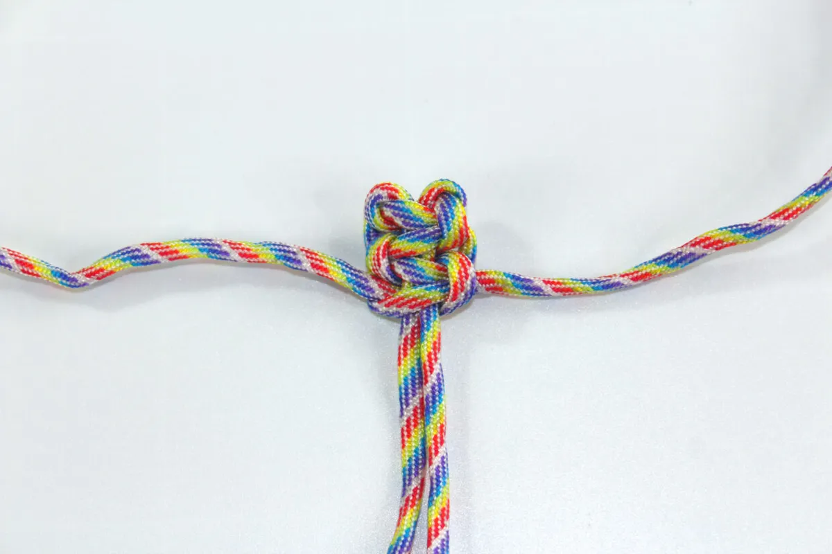 How to make a paracord bracelet without a buckle - step 9a