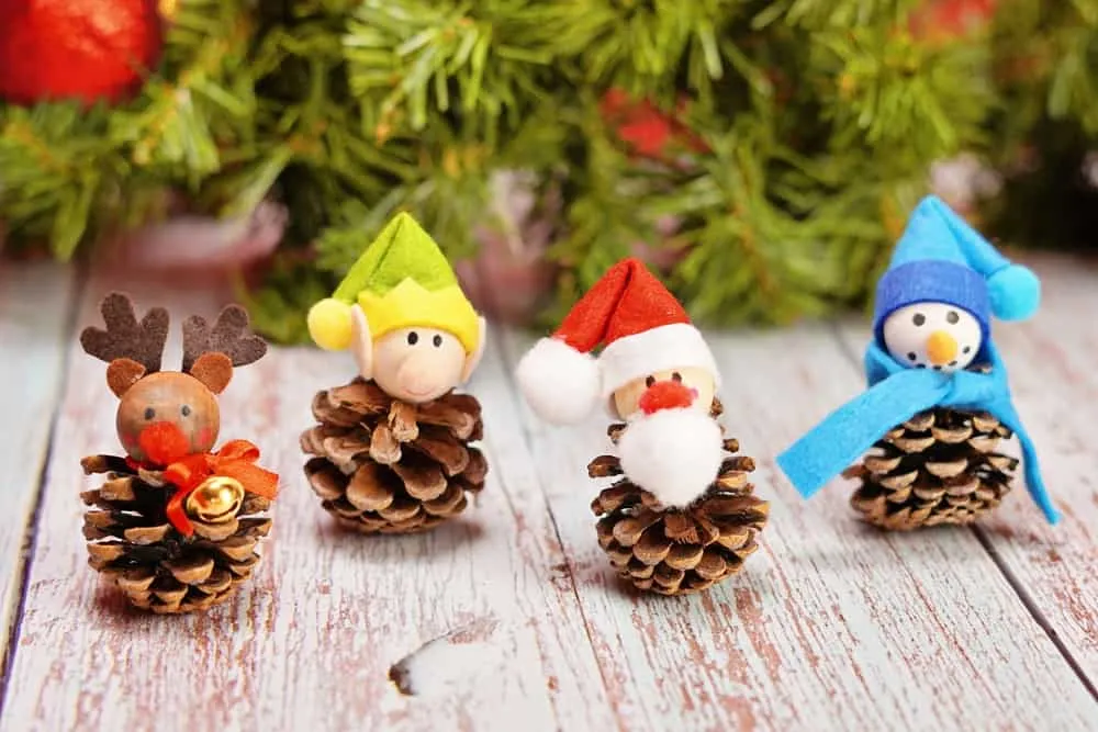 Easy Pine Cone Christmas Tree Craft for Toddlers and Preschoolers