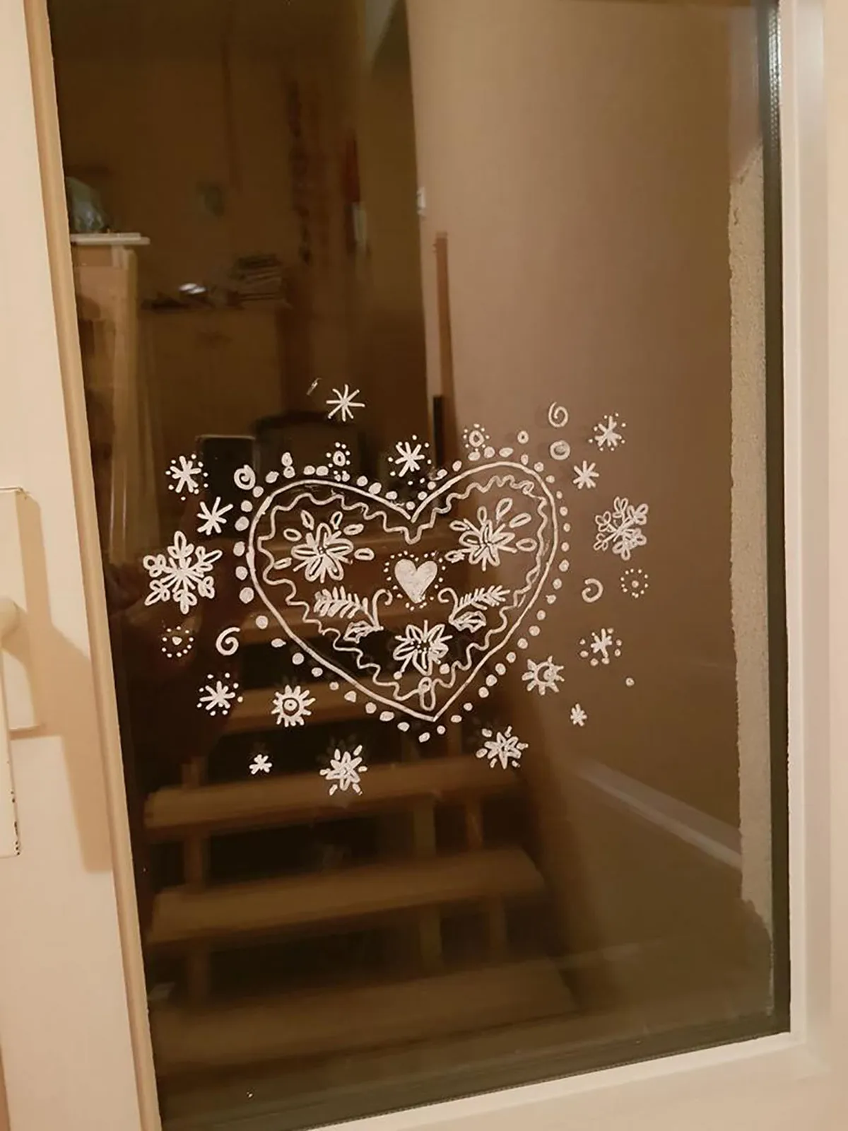 Window paint markers – Christmas heart