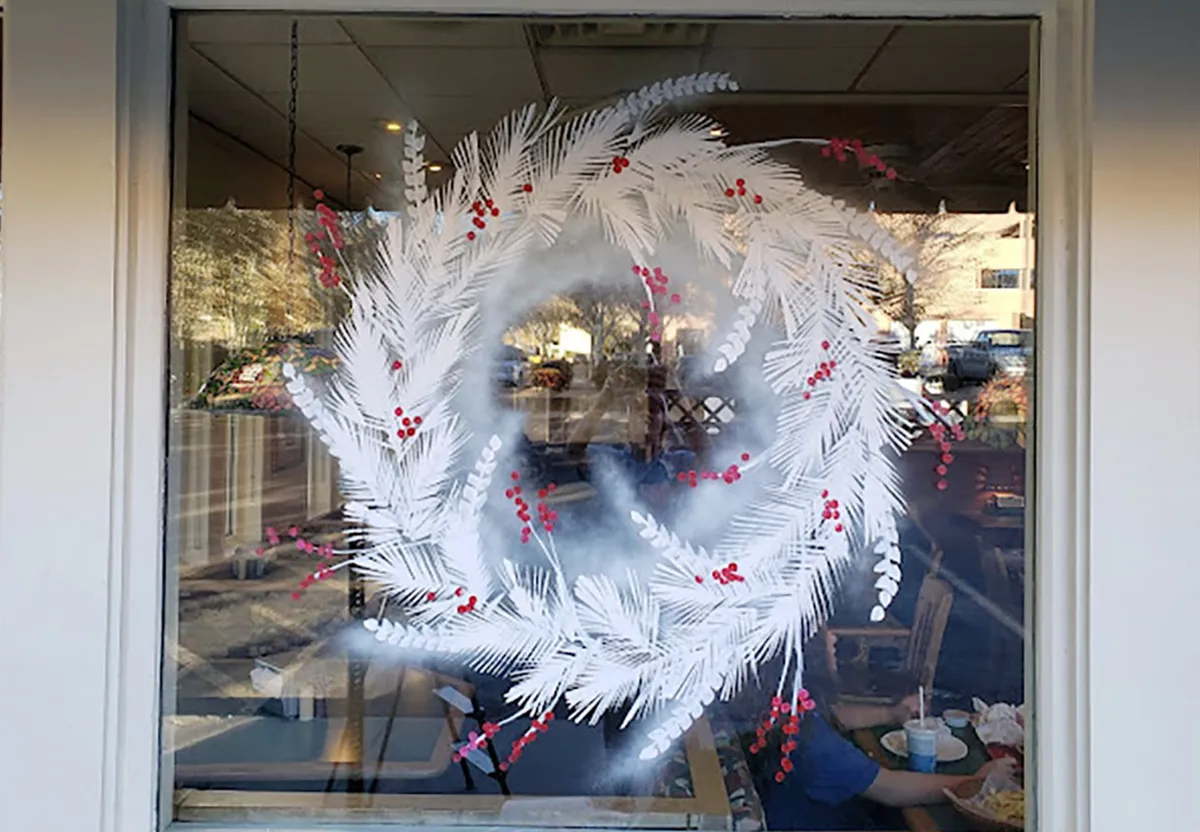 Window paint markers – Christmas wreath