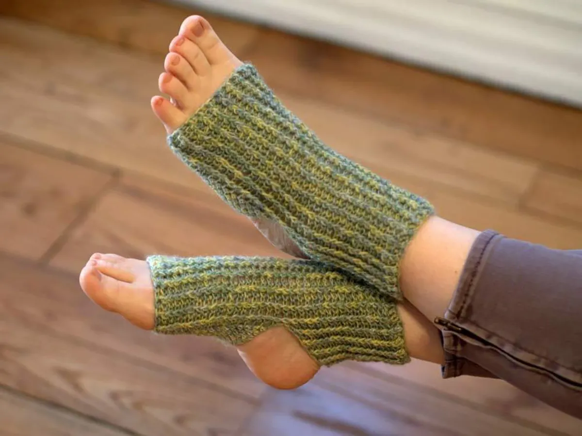 free yoga socks crochet pattern