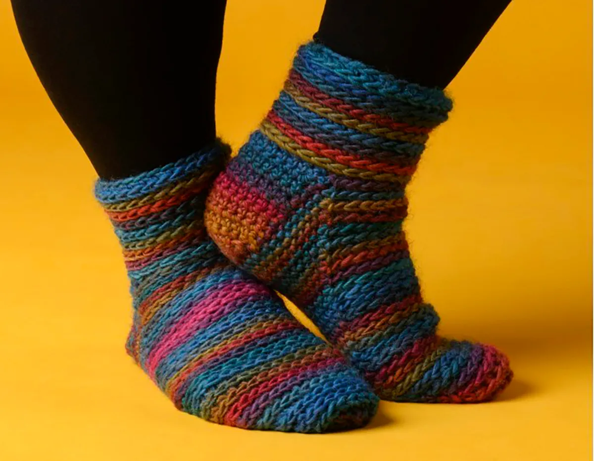 hobbii free crochet socks pattern
