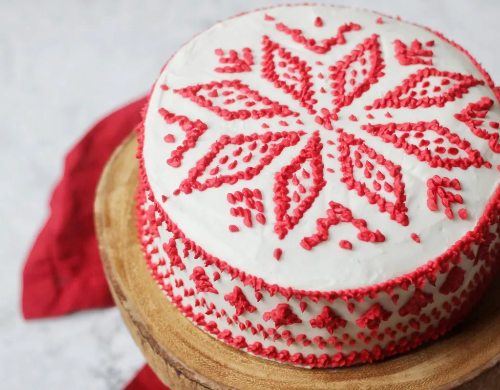 patterned christmas cake