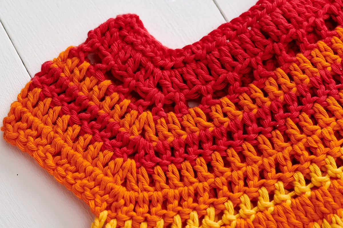 Free crochet baby dress pattern - detail
