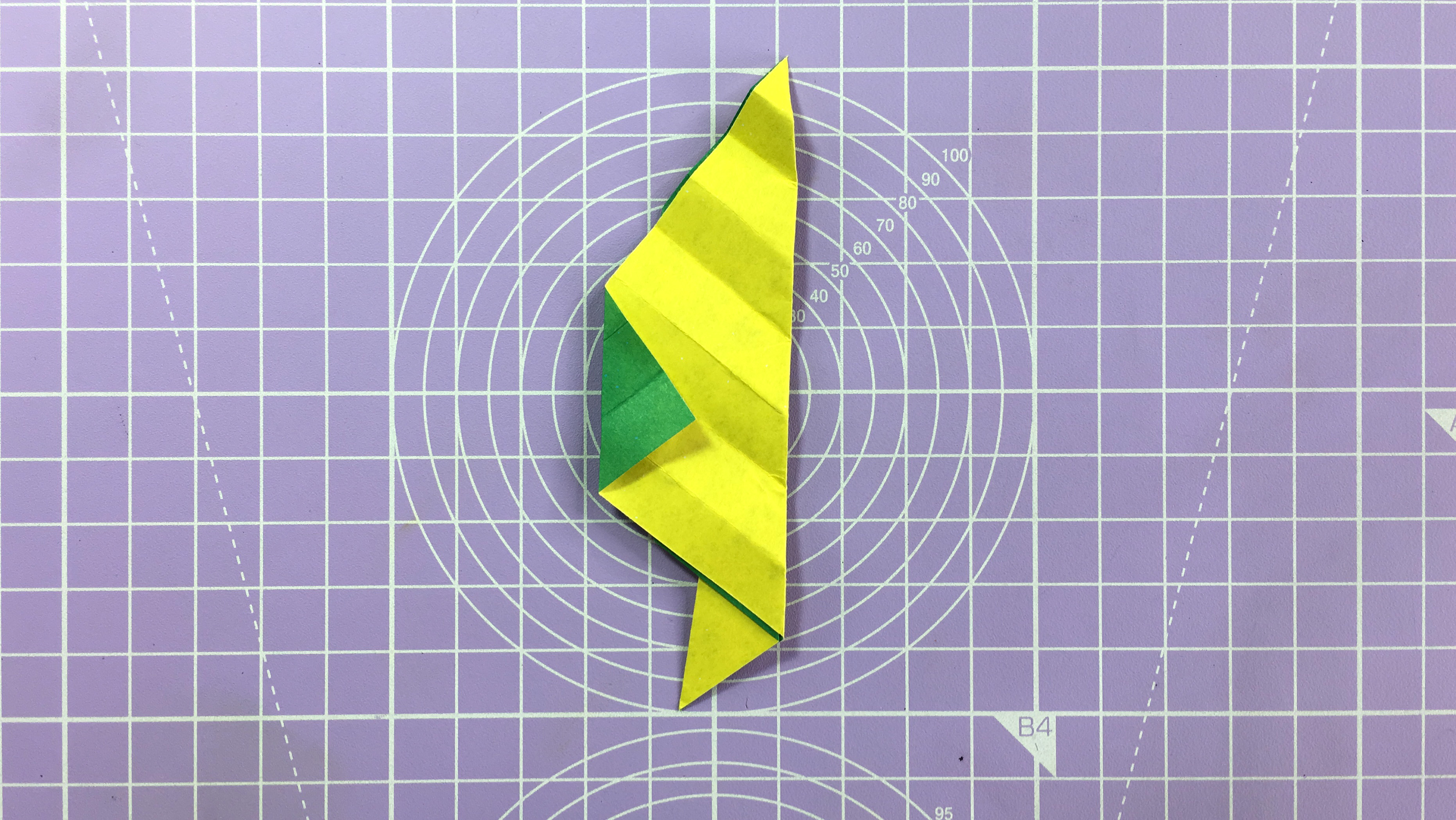 How to make an easy origami leaf - step 14b