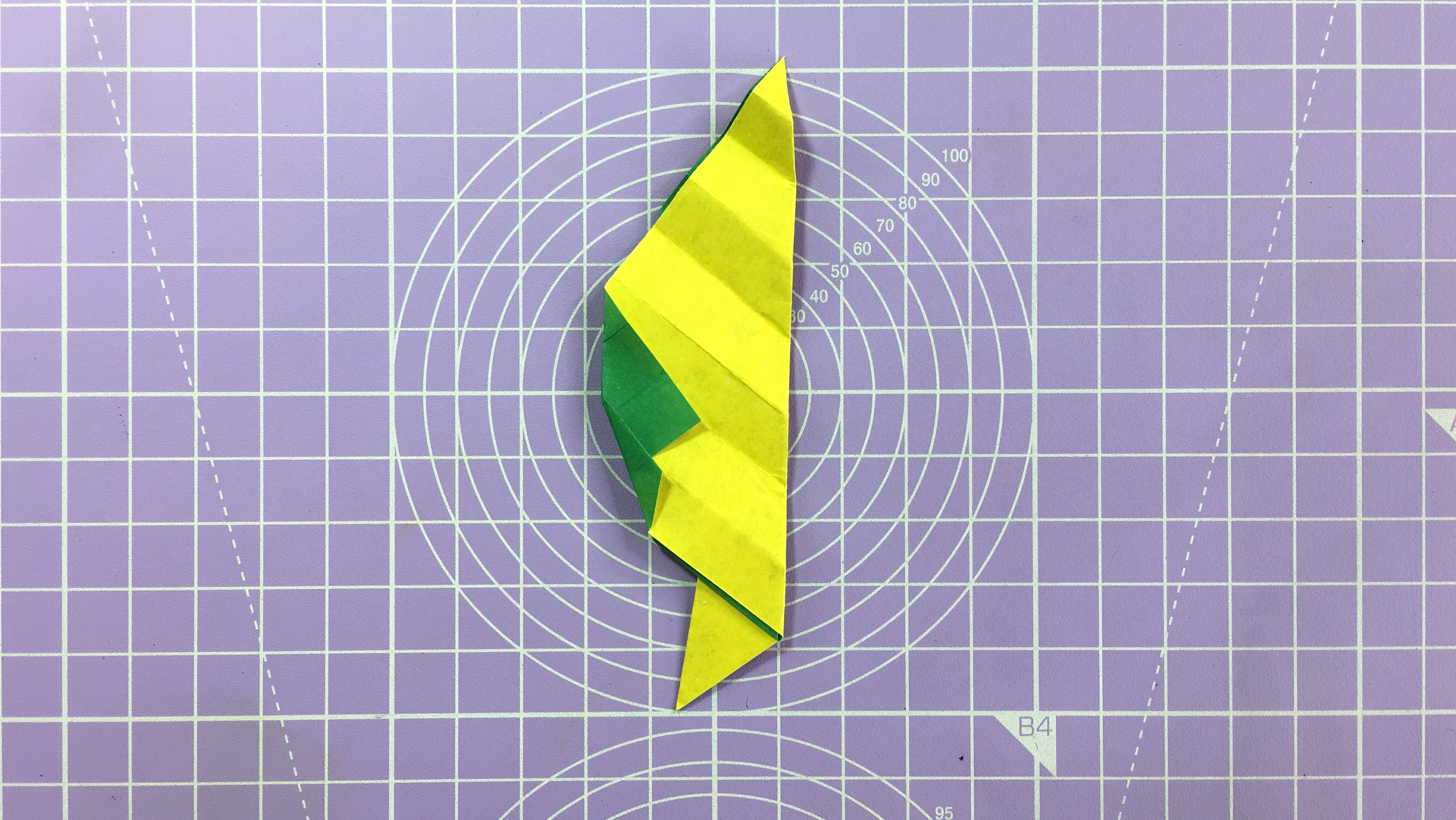 How to make an easy origami leaf - step 14c