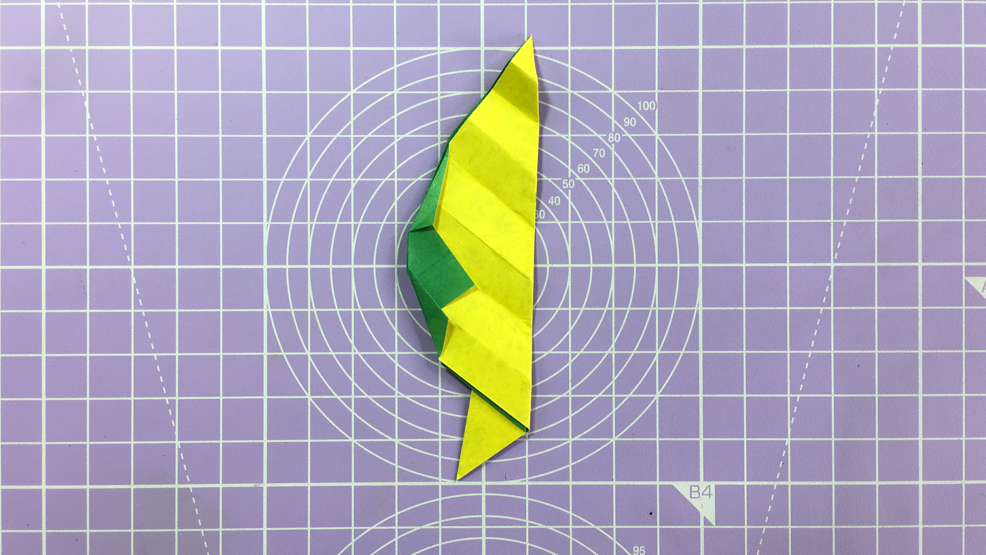 How to make an easy origami leaf - step 14d