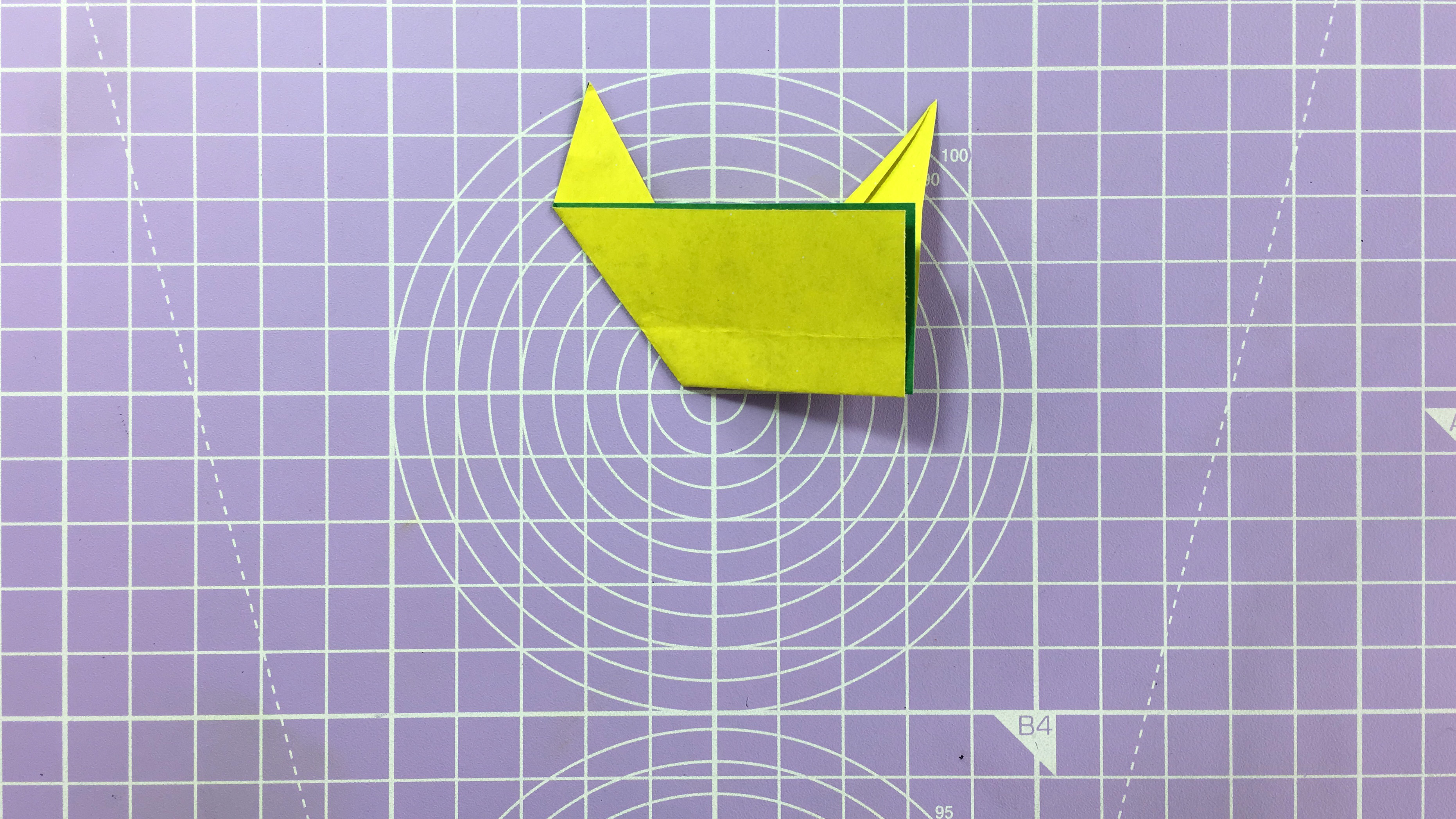 How to make an easy origami leaf - step 8a