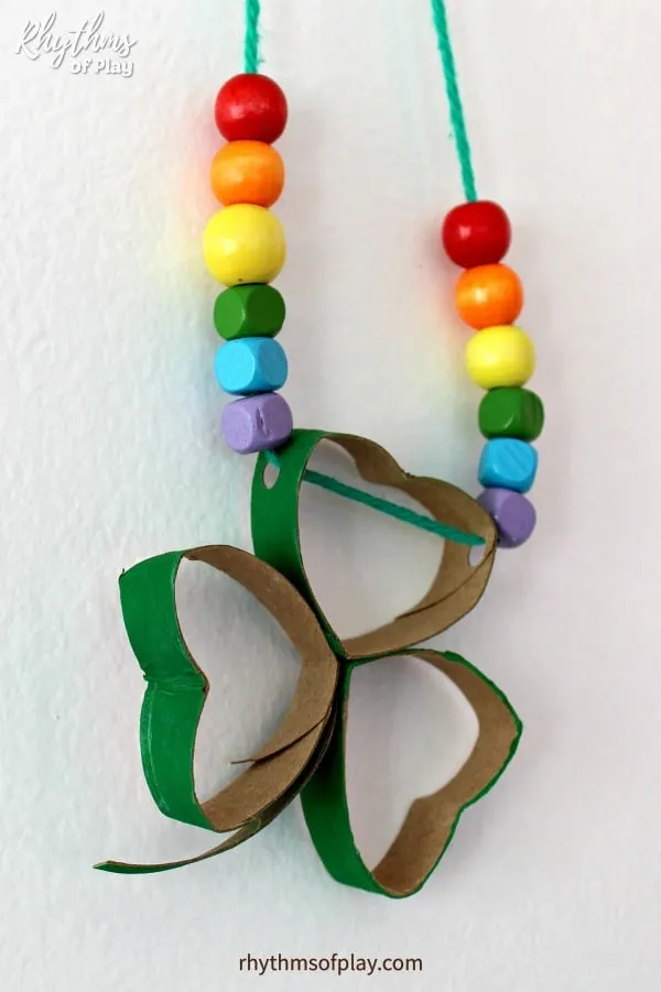St Patrick's day crafts Shamrock toilet paper necklace