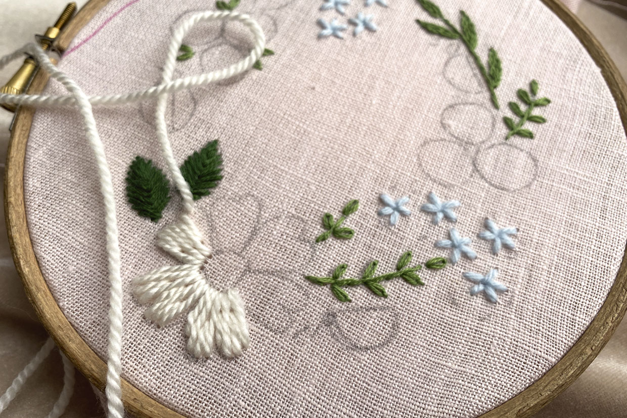 baby-bonnet-daisy-embroidery-step3