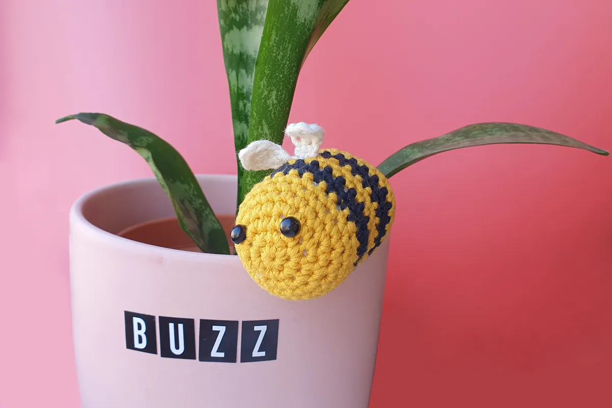 free bee crochet pattern