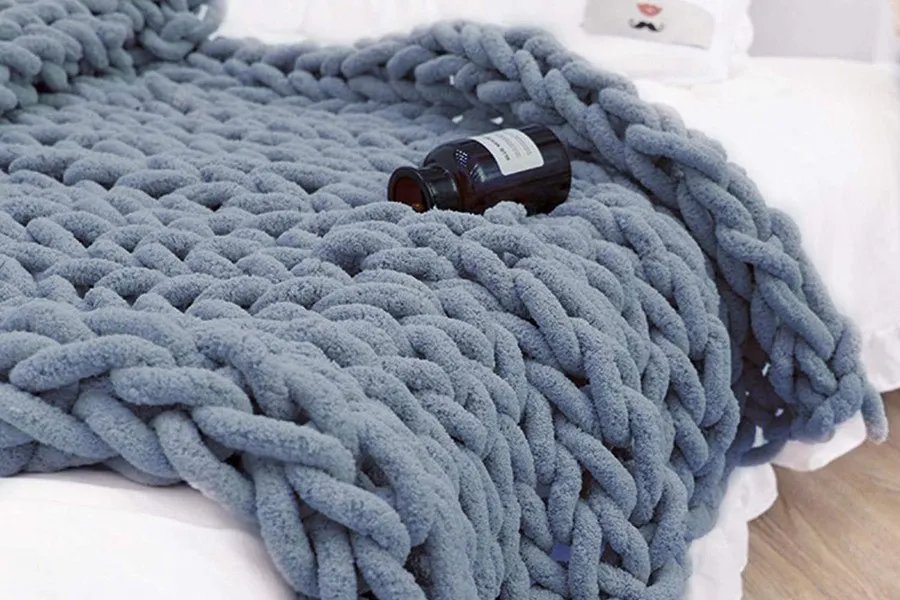 DIY Super Bulky Arm Knitting Kit Chunky Knit Blanket Very Thick Gigantic Yarn Massive Knitted Loop, Gray