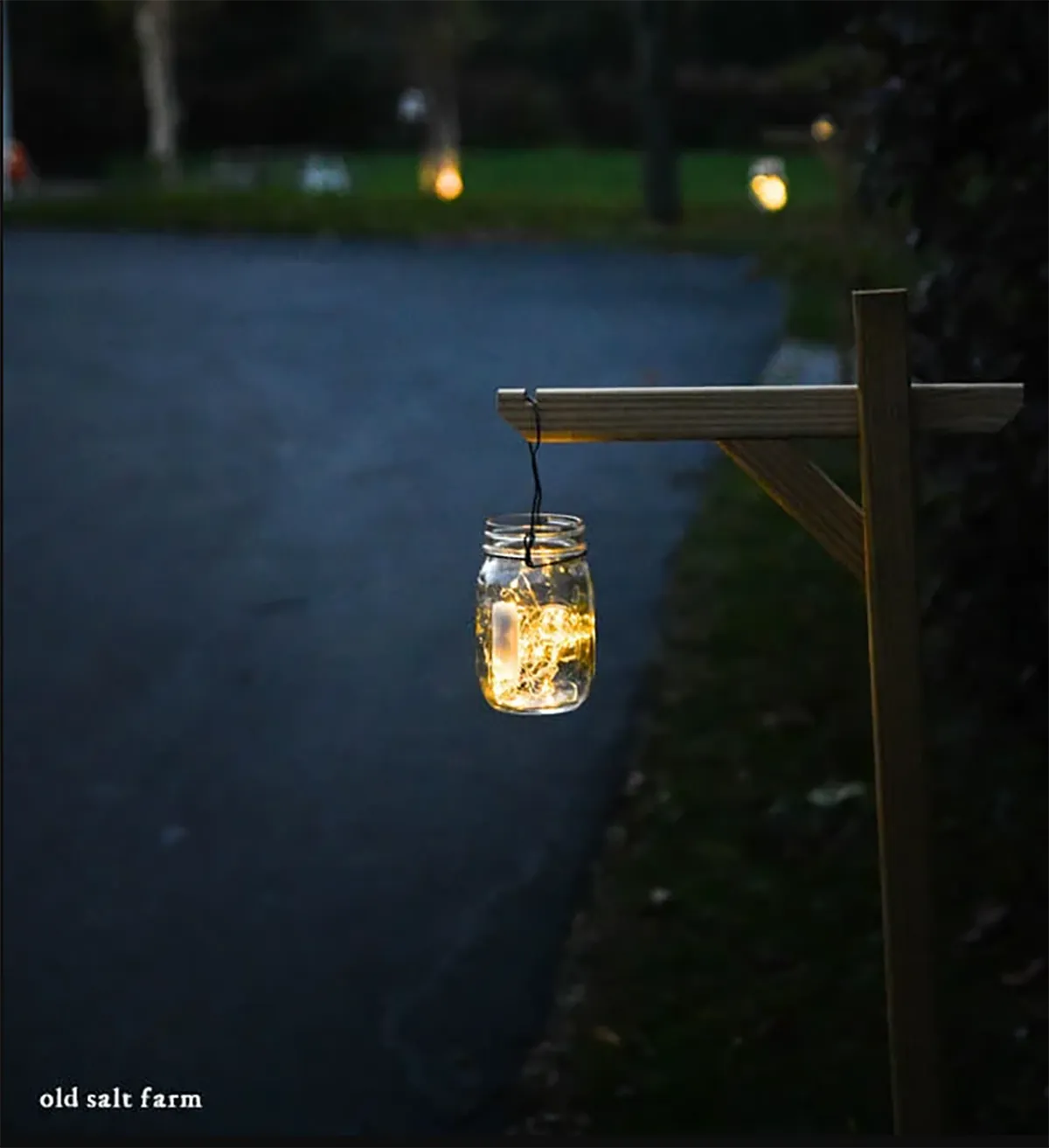 DIY-Hanging-Mason-Jar-Lanterns