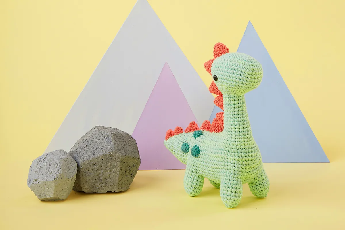 Free crochet dinosaur pattern - front