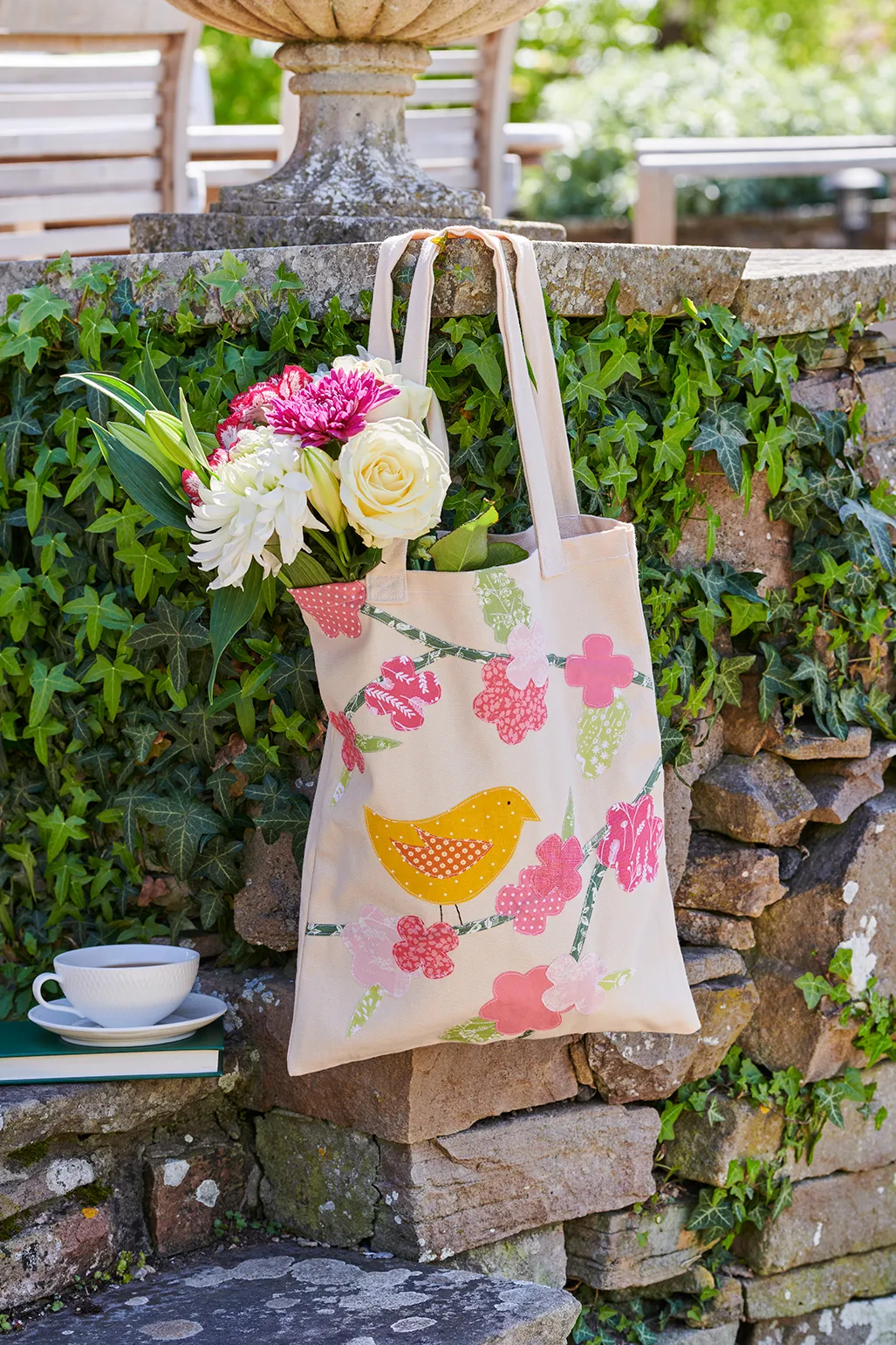 How to apply applique to a tote bag spring