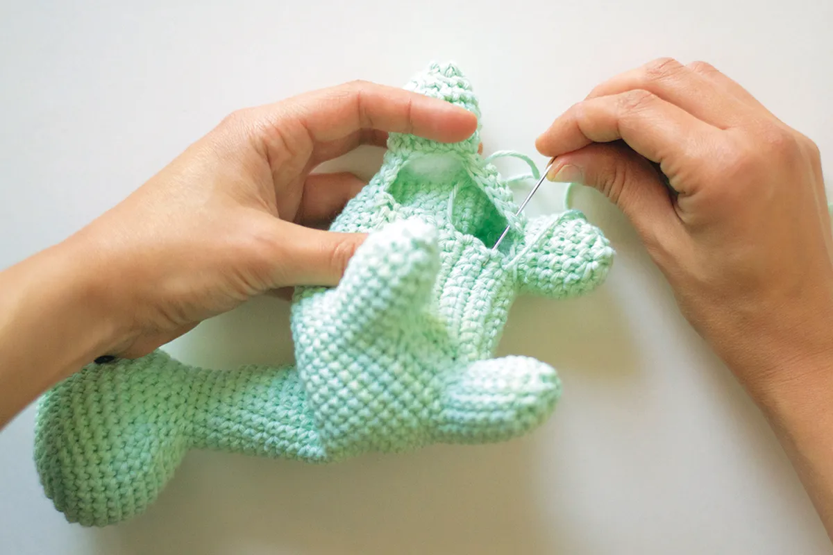 How to crochet a dinosaur - step10