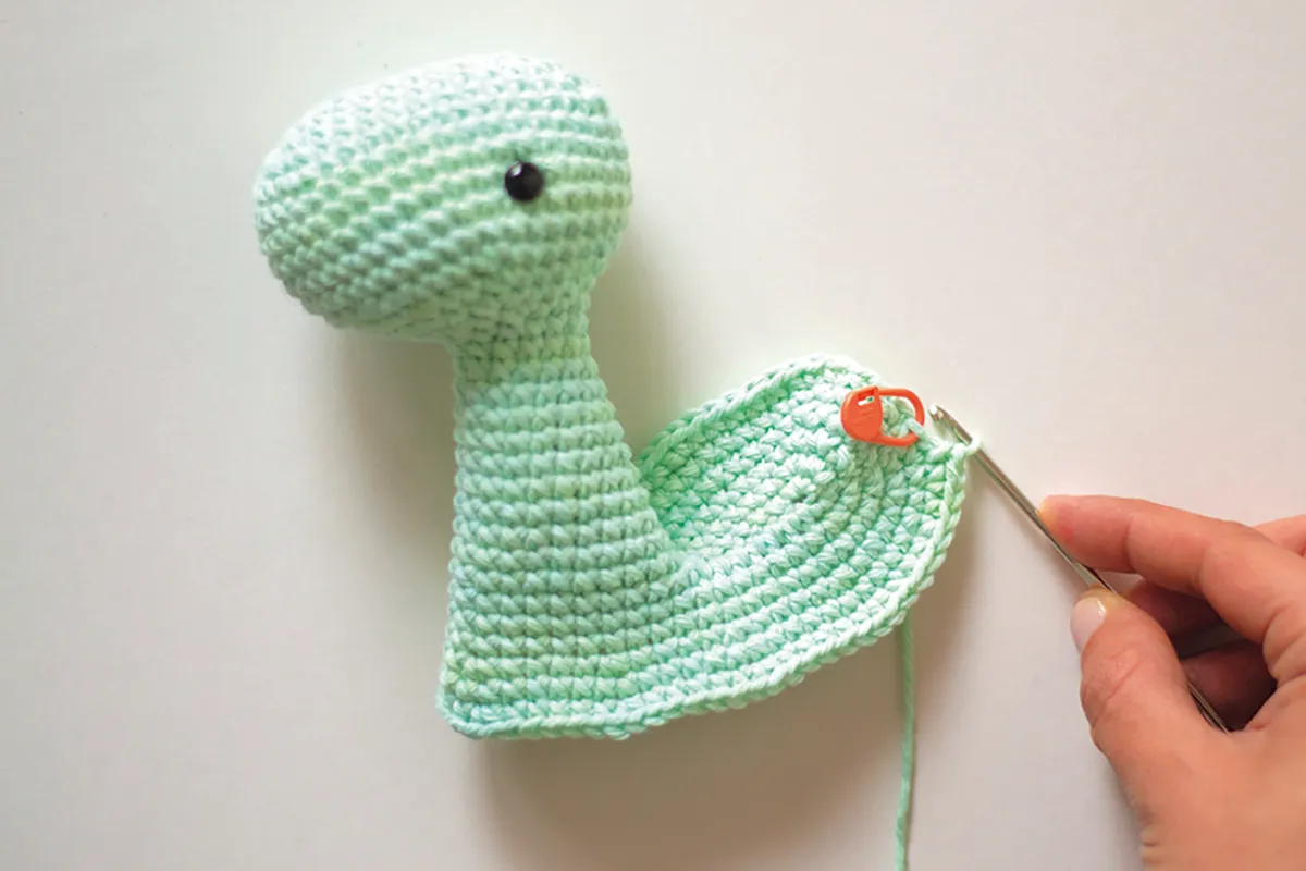 How to crochet a dinosaur - step5