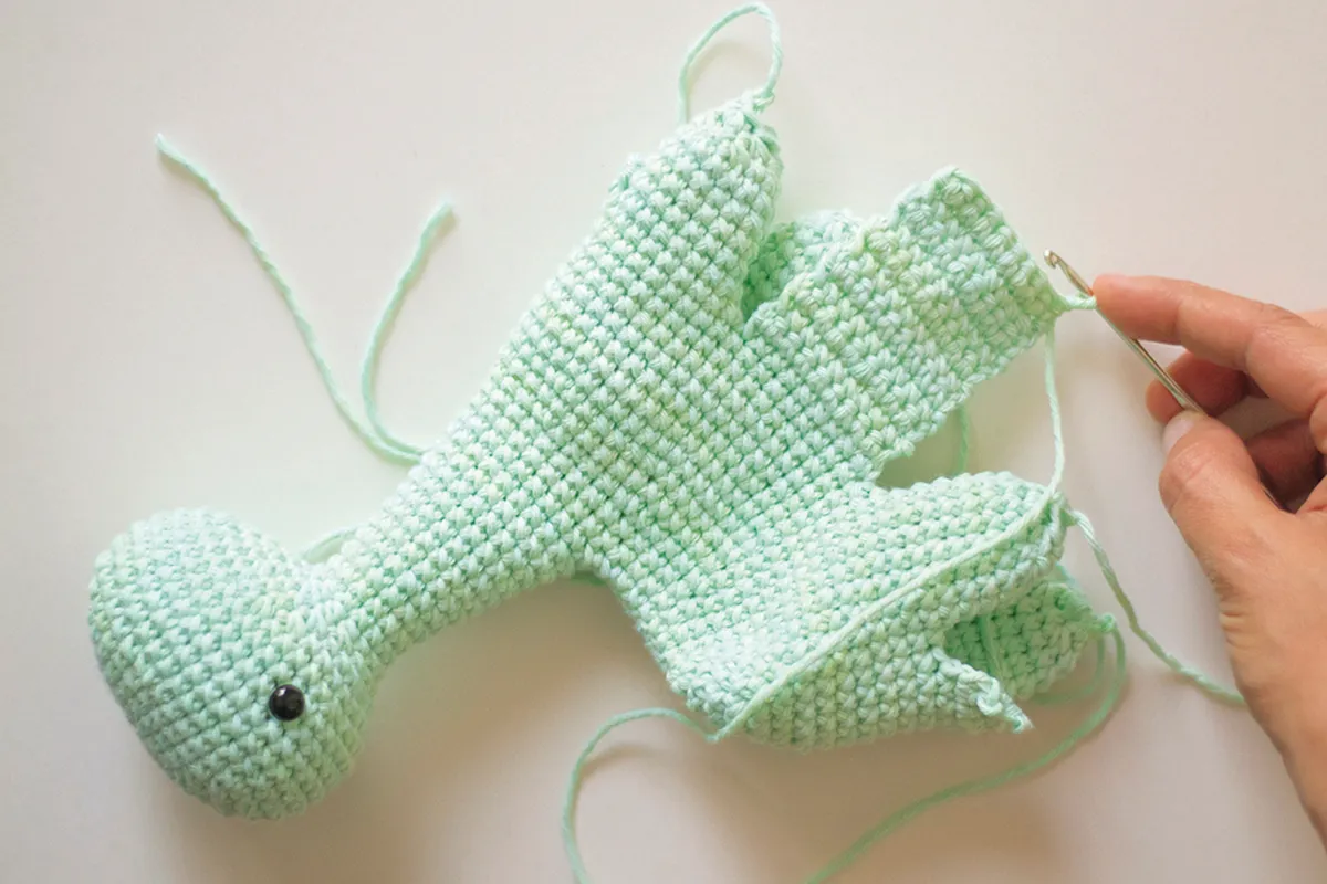 How to crochet a dinosaur - step8