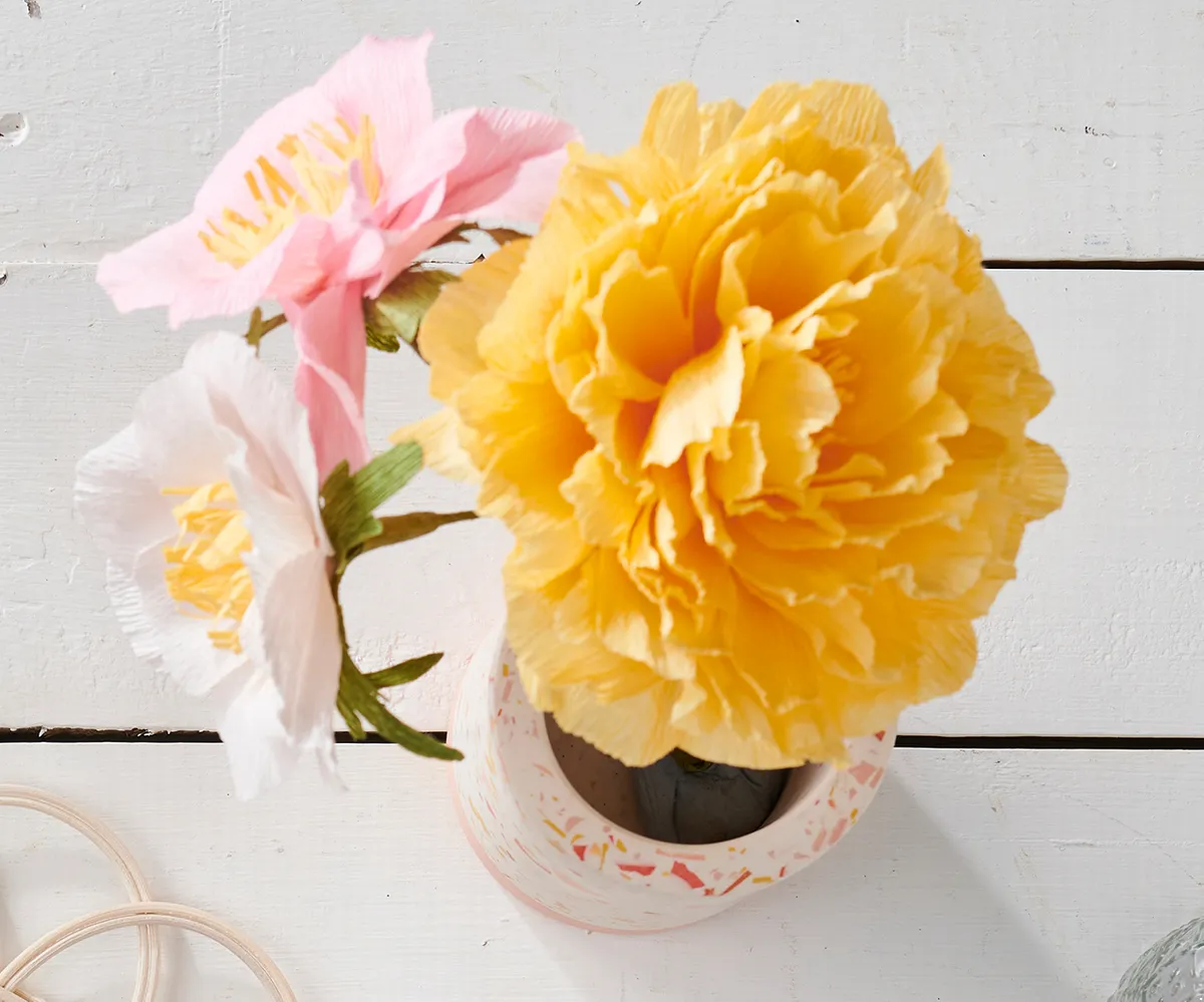 How to make tissue paper flowers bouquet close up