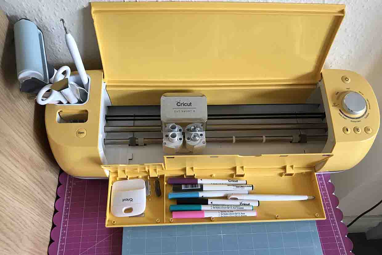 What To Keep In Cricut Explore Air 2 Compartments - Organized-ish