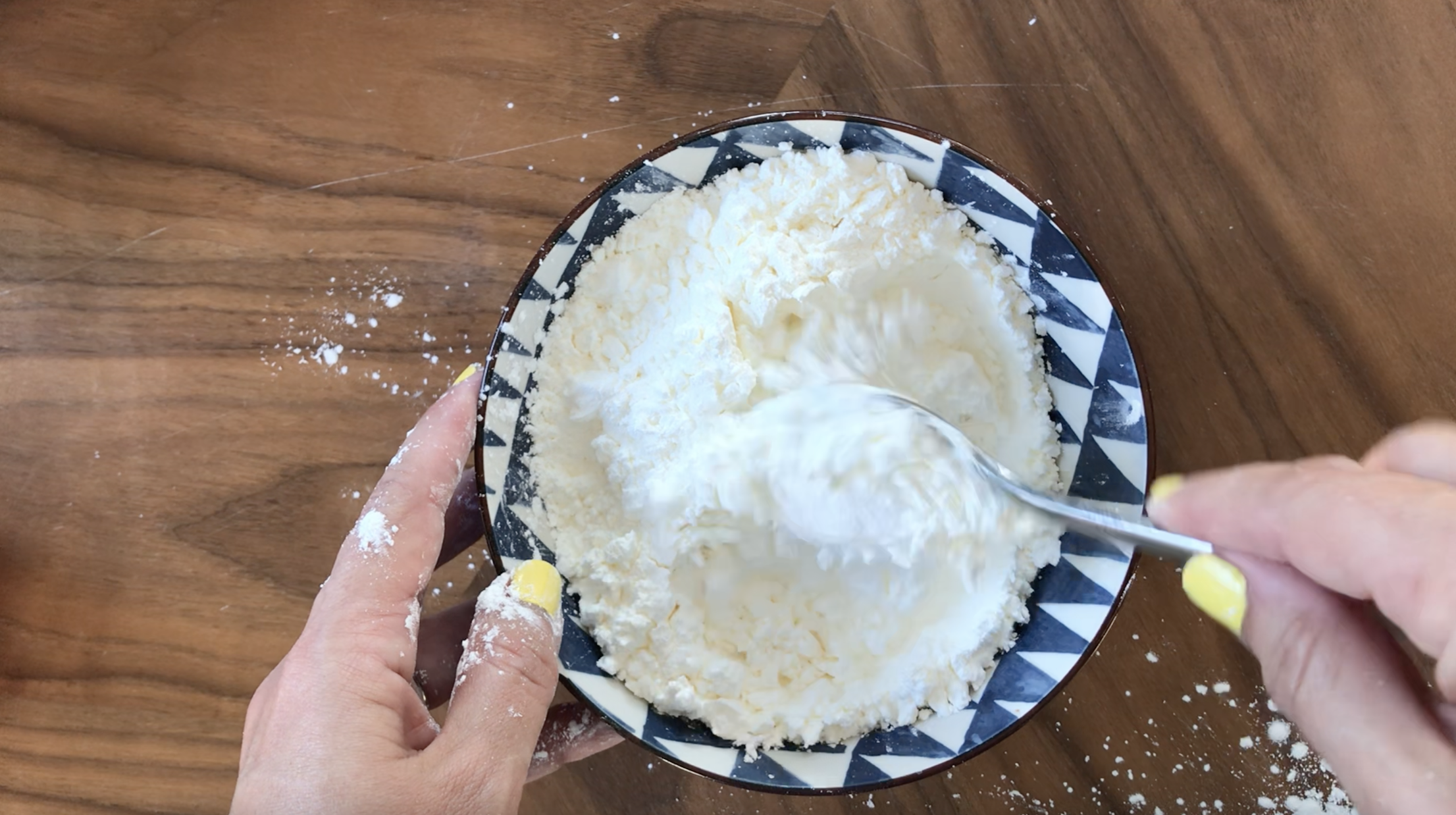 How to make fake snow with baking soda and cornstarch step 2