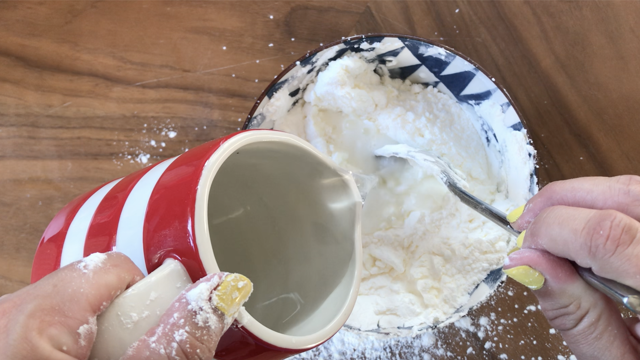 How to make fake snow with baking soda and cornstarch step 3