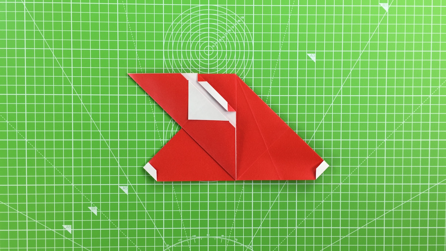 Origami Santa tutorial - how to make an origami Santa, step 25