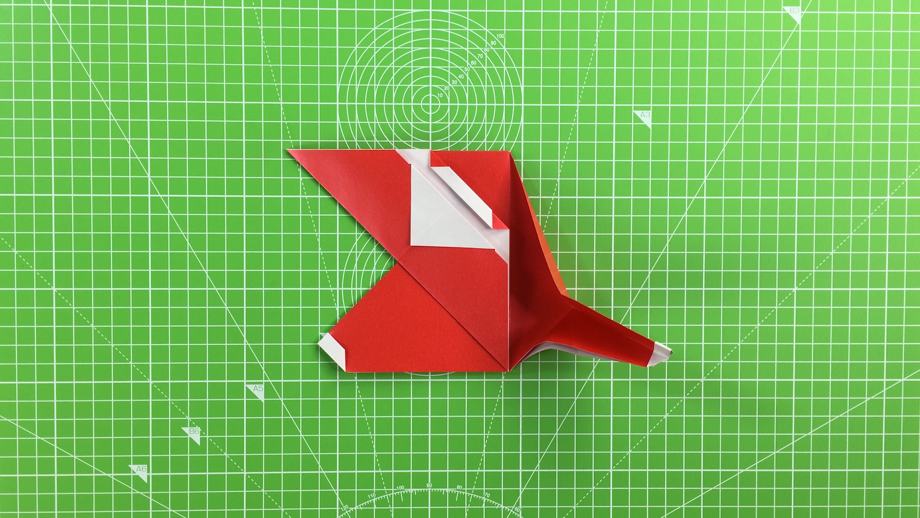 Origami Santa tutorial - how to make an origami Santa, step 26a