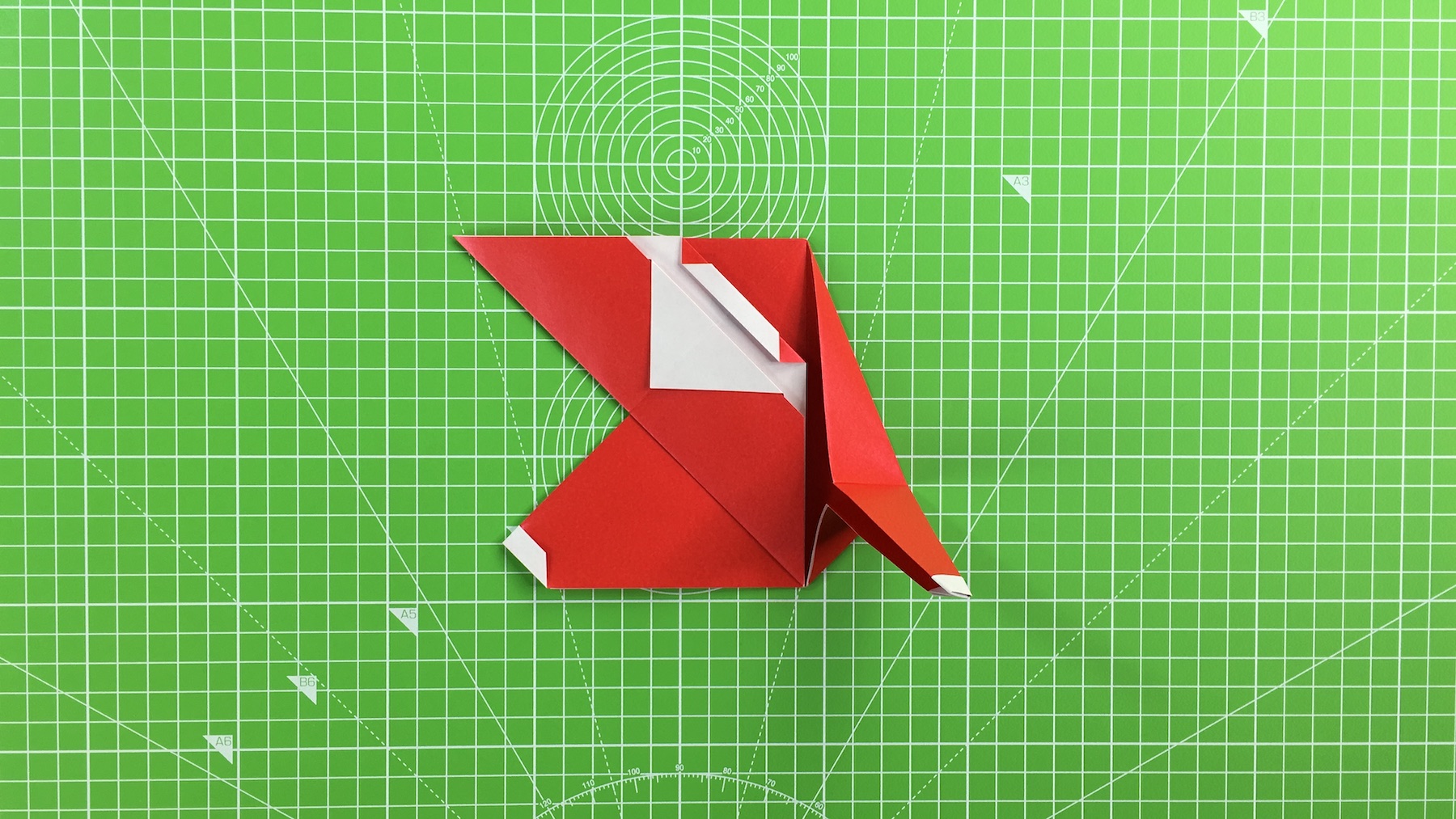 Origami Santa tutorial - how to make an origami Santa, step 26b