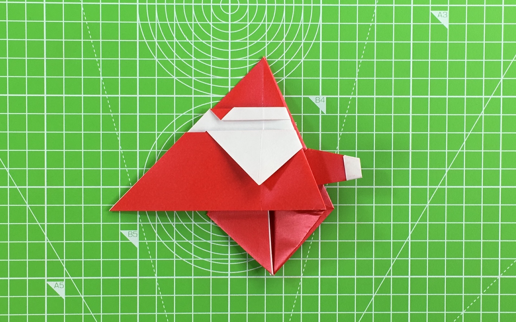 Origami Santa tutorial - how to make an origami Santa, step 37