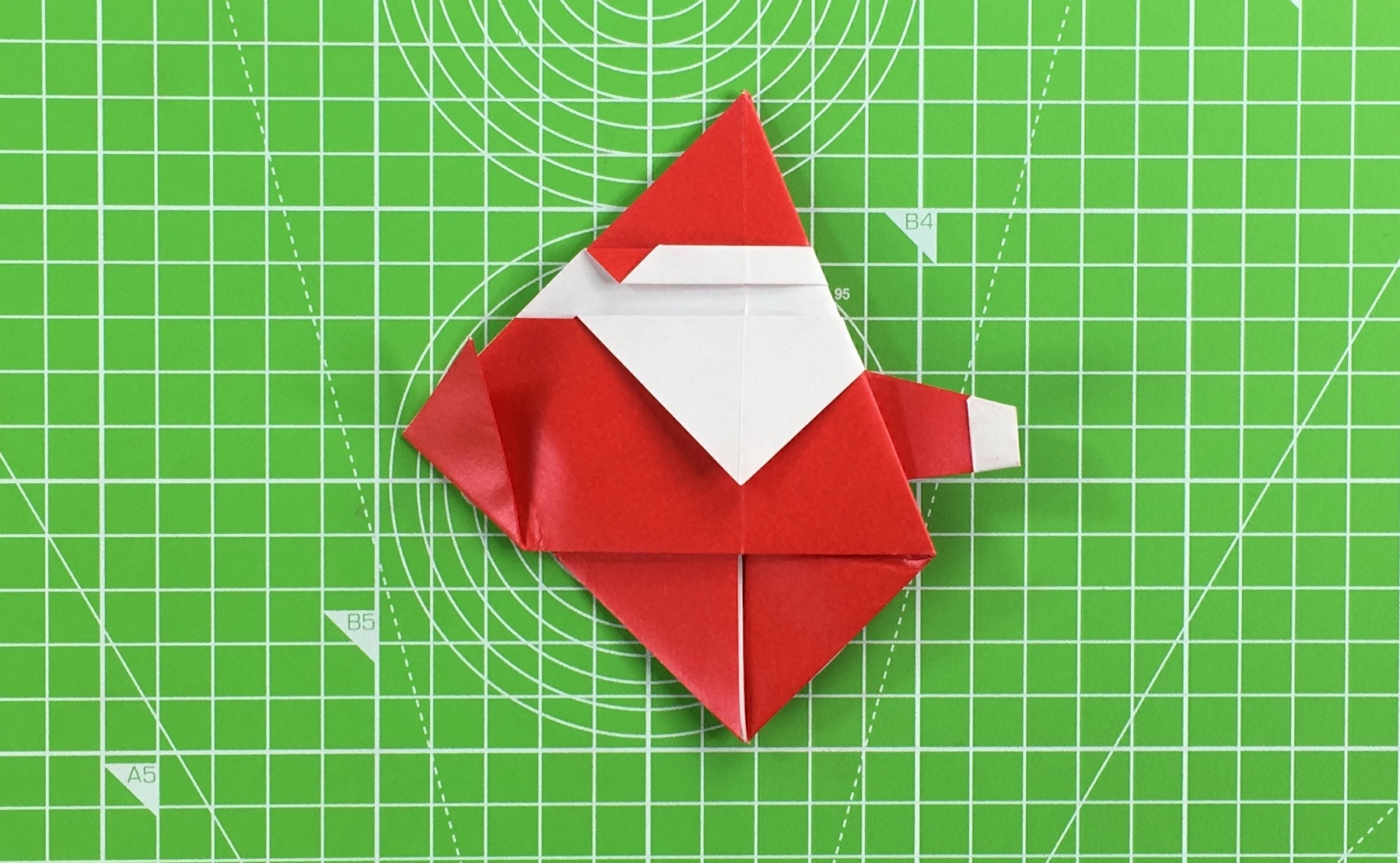 Origami Santa tutorial - how to make an origami Santa, step 38
