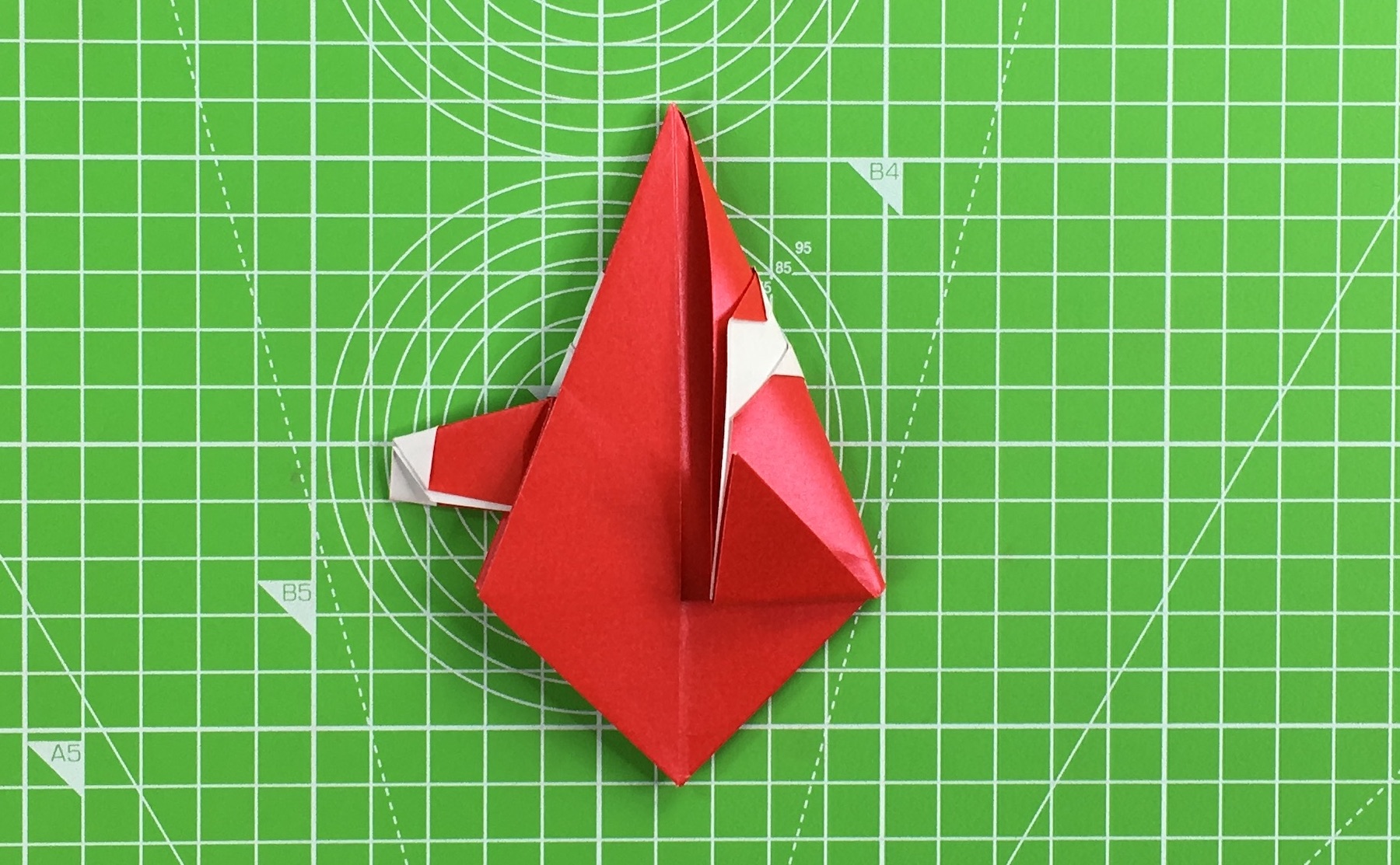 Origami Santa tutorial - how to make an origami Santa, step 40