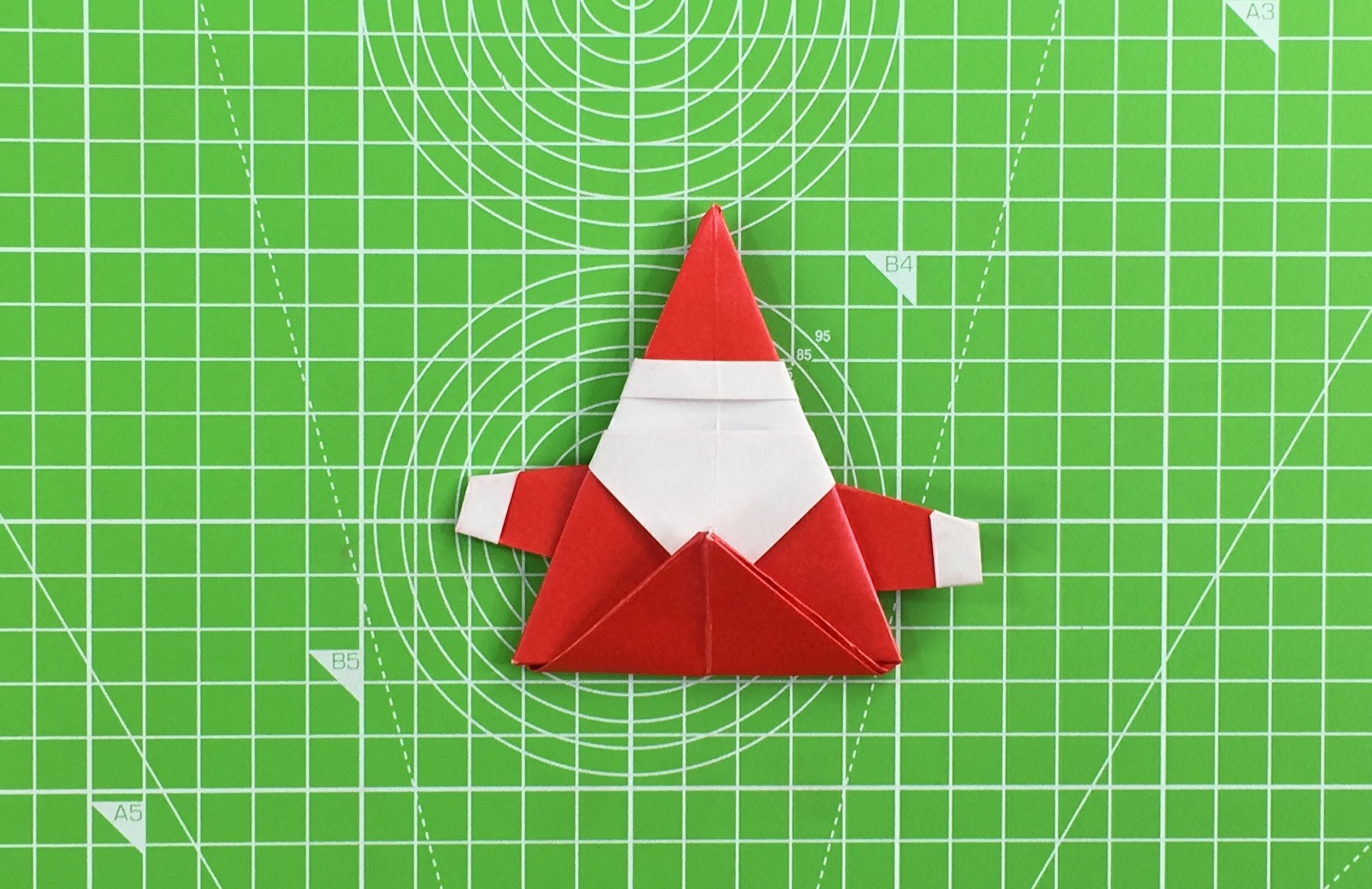Origami Santa tutorial - how to make an origami Santa, step 43