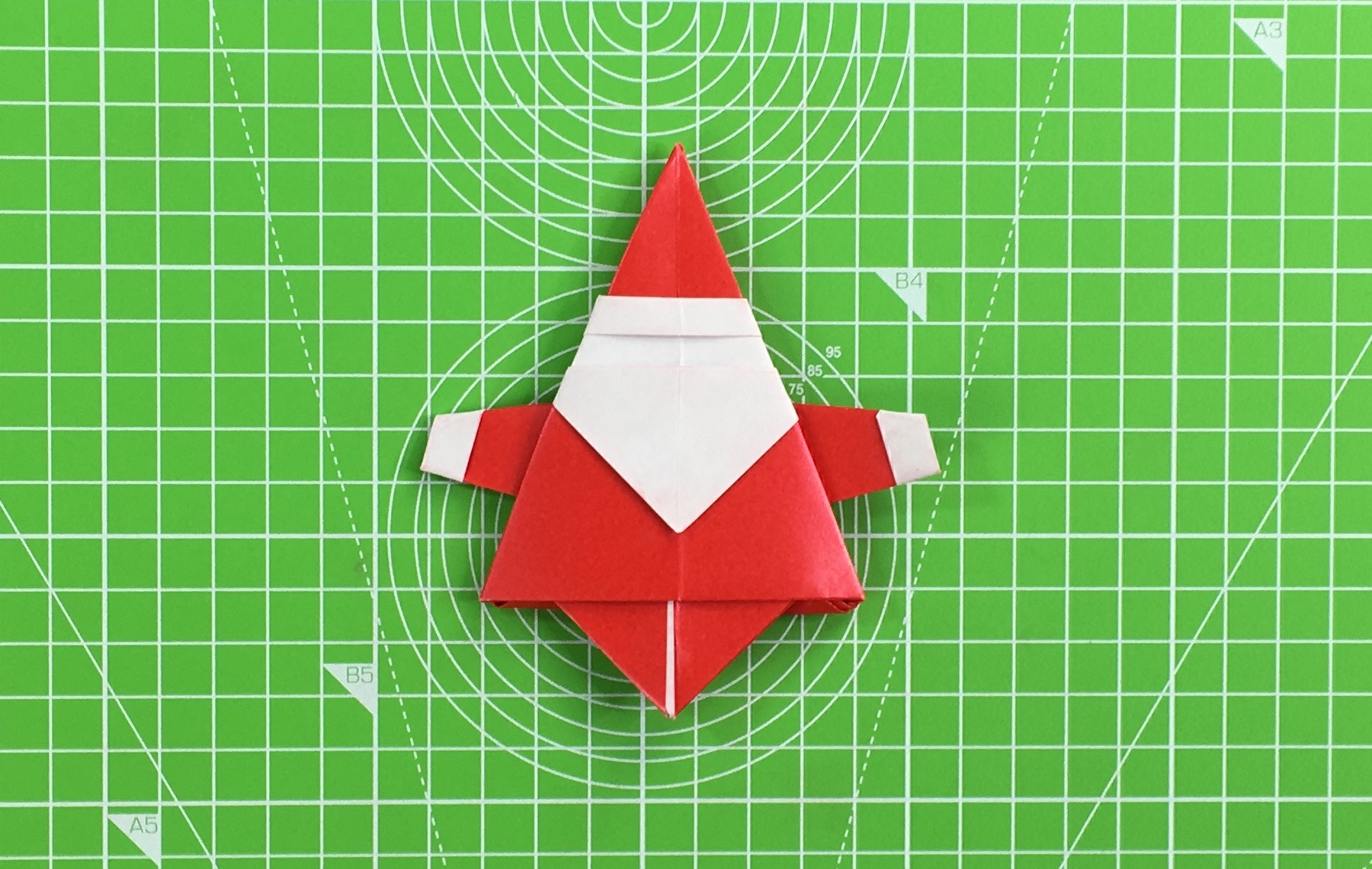 Origami Santa tutorial - how to make an origami Santa, step 45