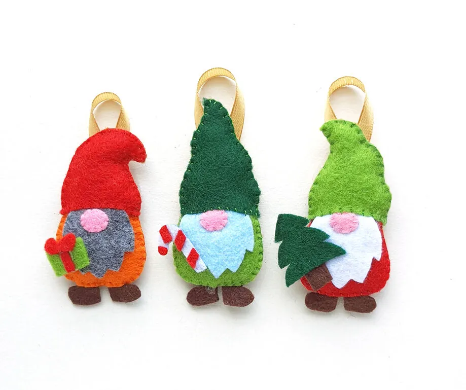 Cricut Felt Gingerbread House Ornaments - Cutesy Crafts