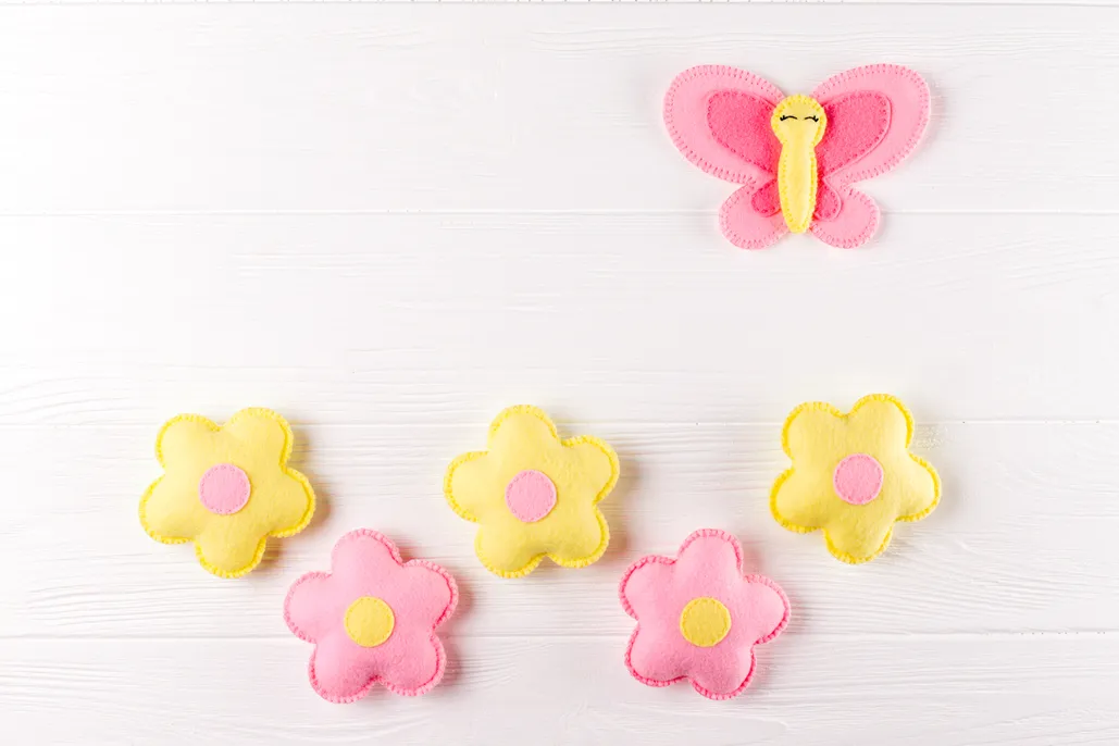 How to Make Felt Flowers in 4 Easy Steps! - Smiling Colors