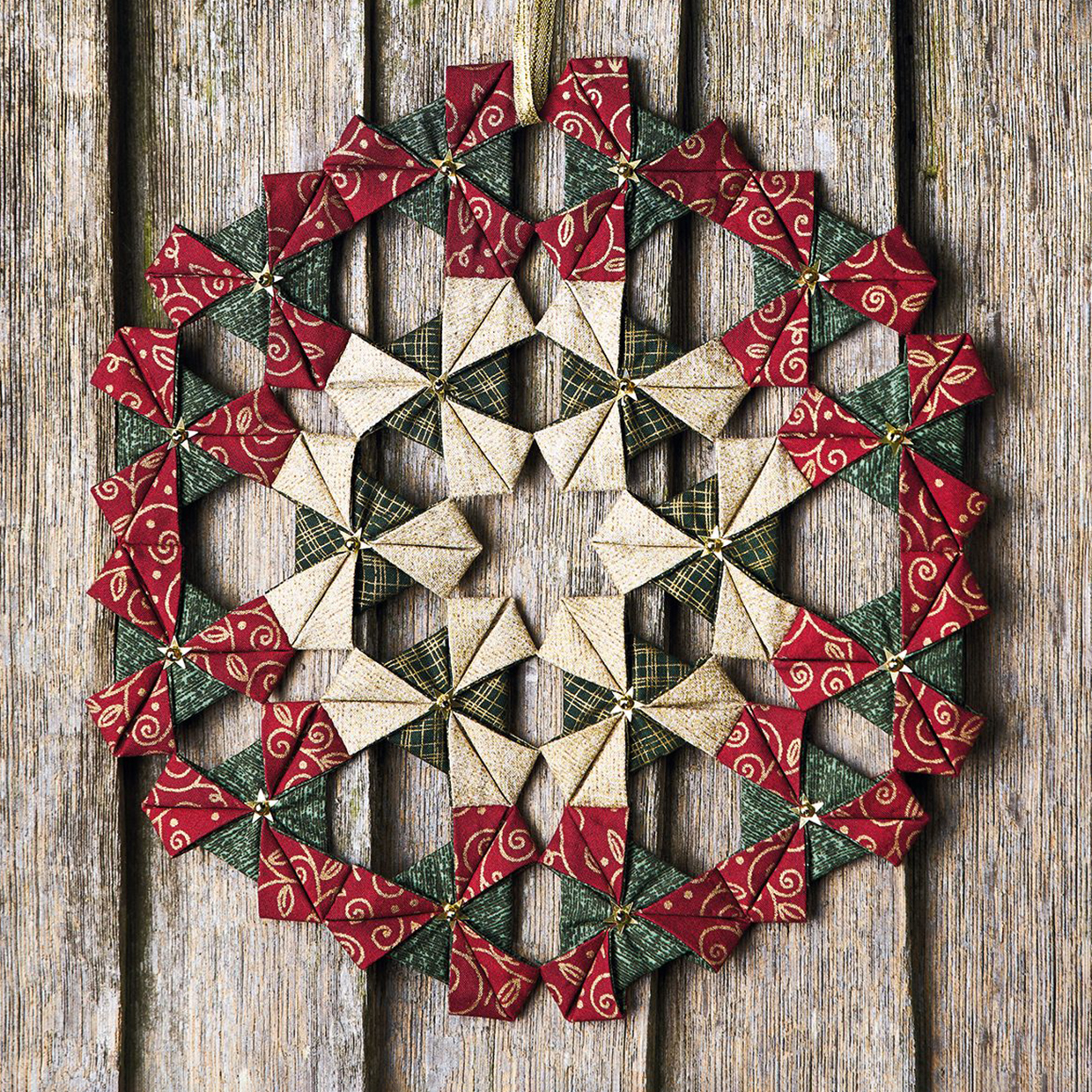 Christmas-patchwork-wreath-tutorial