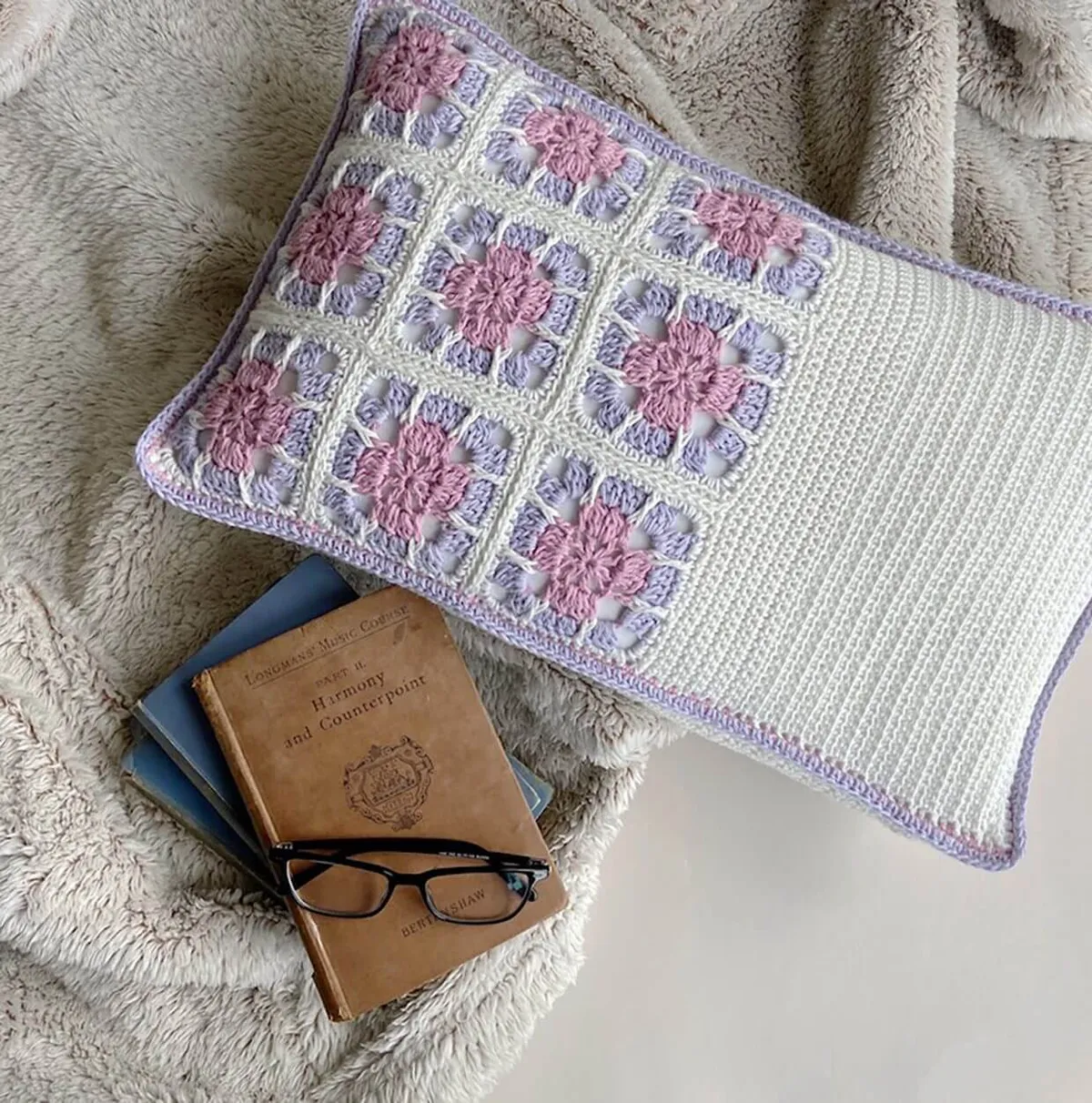 Crochet-Floral-Granny-Square-Cushion-Pattern-2