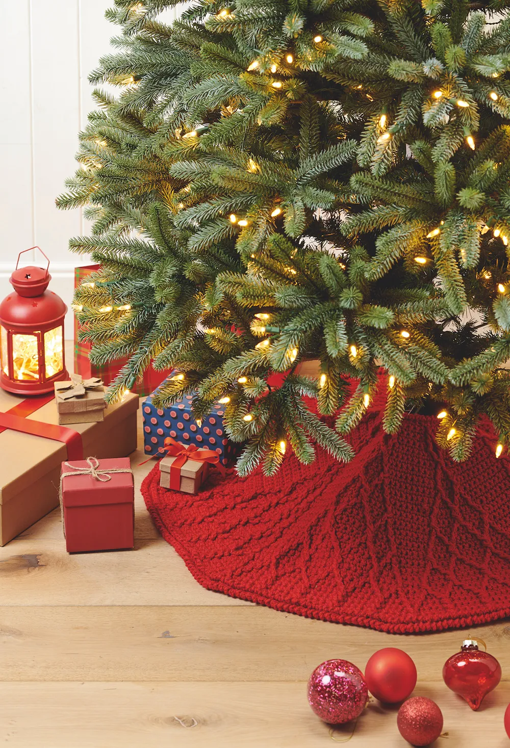 Make your own crochet Christmas tree skirt