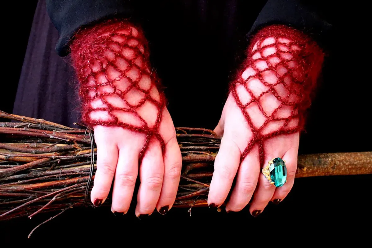 Morticia gloves crochet pattern