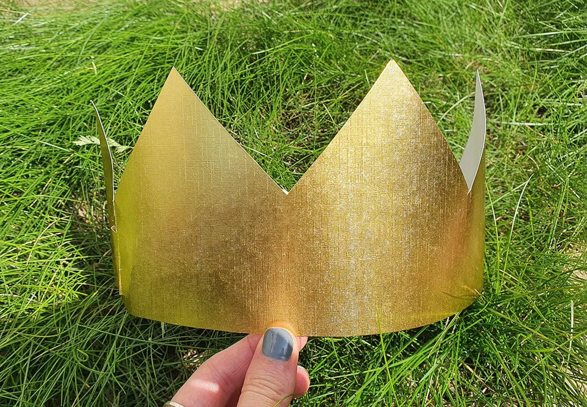 How to make a paper crown